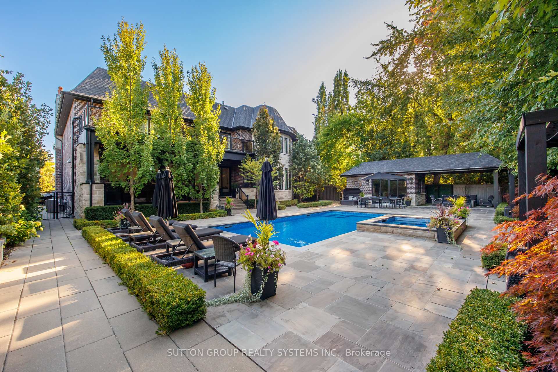 Photo 4 of 222 Arnold Avenue, Vaughan, Crestwood-Springfarm-Yorkhill — HOMEH