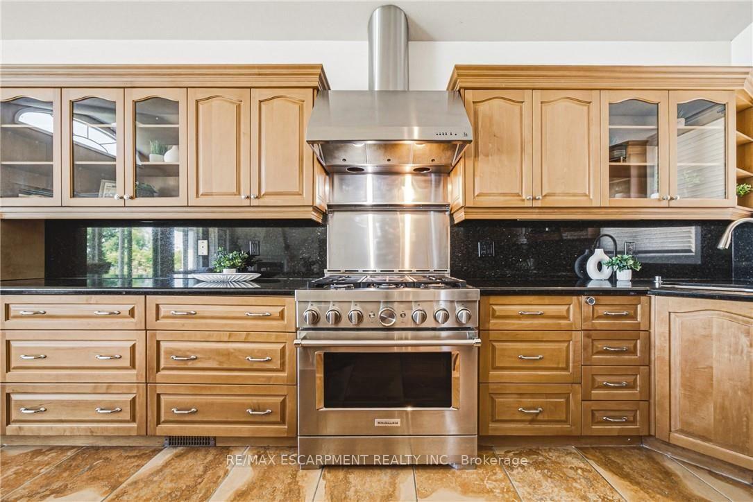 Photo 8 of 511 Glover Road, Hamilton, Stoney Creek — HOMEH