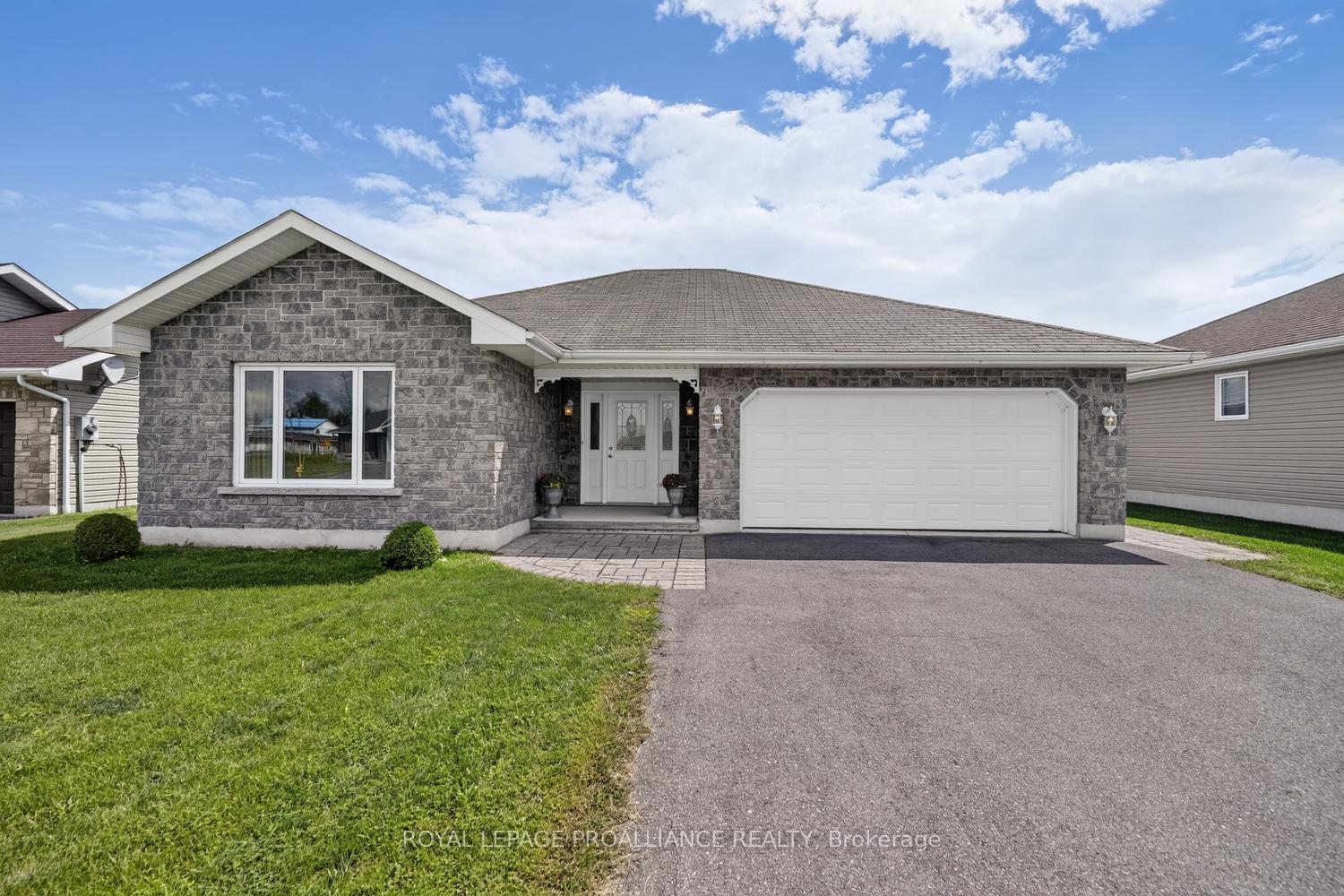 Photo 1 of 10726 West End Terrace E, South Dundas, Iroquois — HOMEH