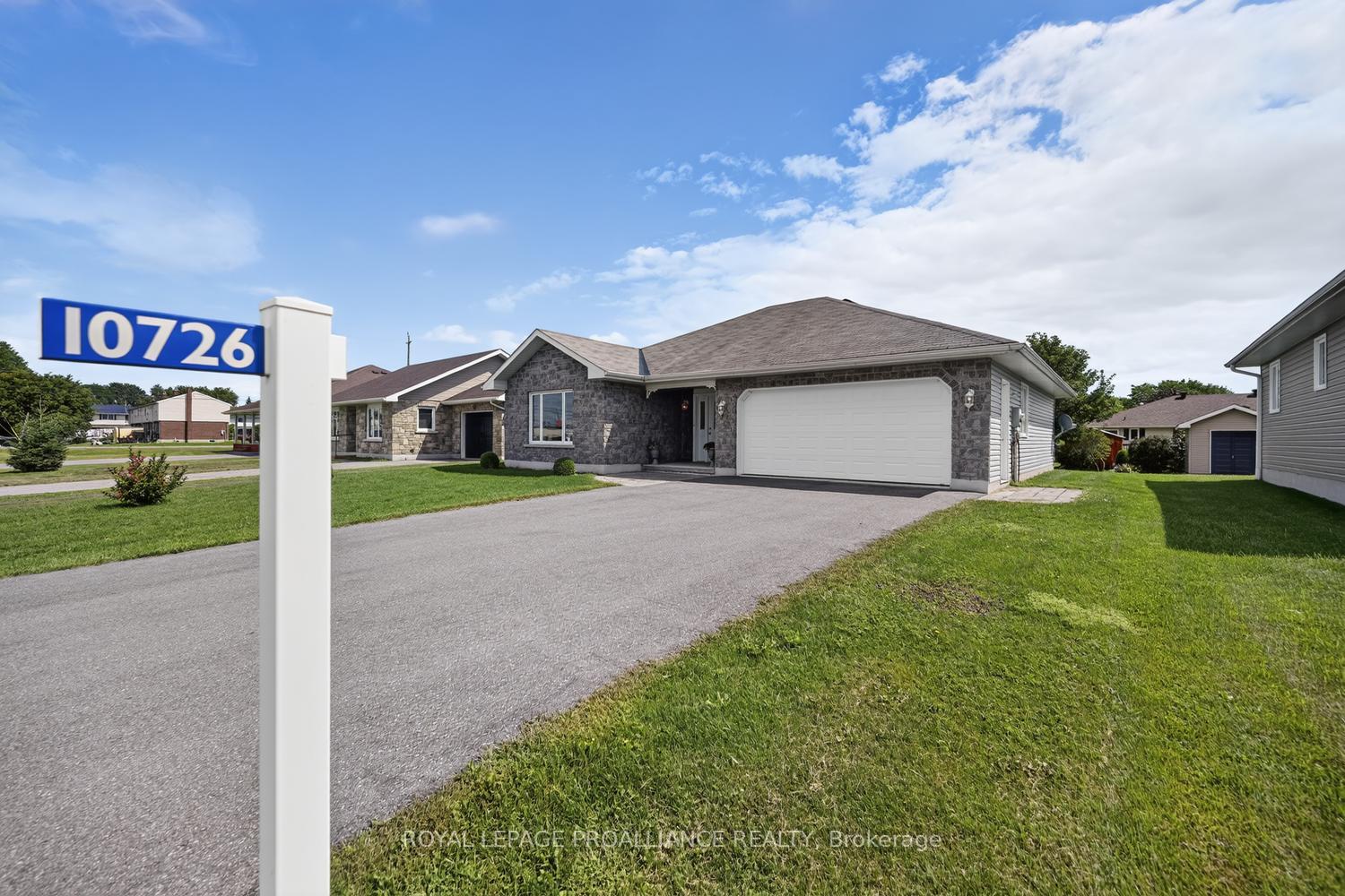 Photo 2 of 10726 West End Terrace E, South Dundas, Iroquois — HOMEH