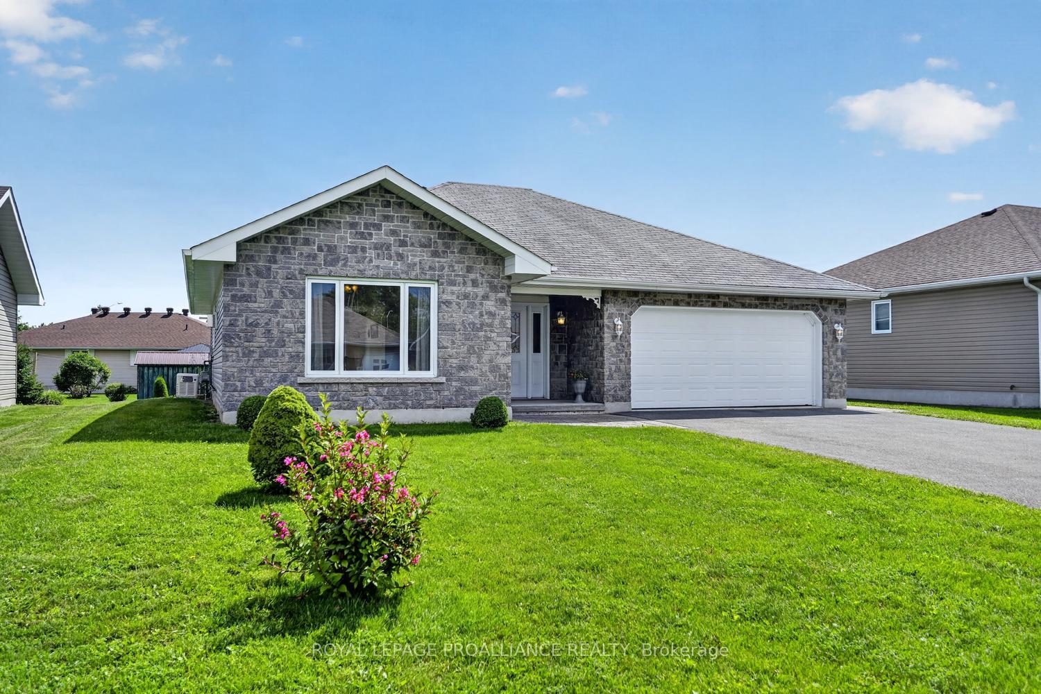 Photo 3 of 10726 West End Terrace E, South Dundas, Iroquois — HOMEH