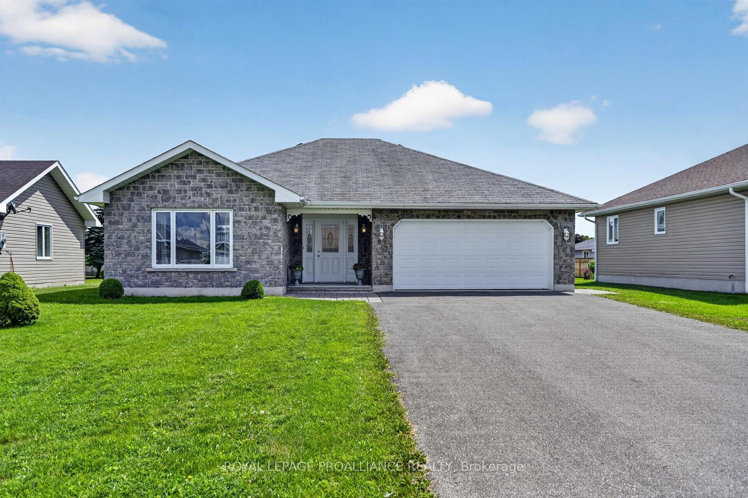 Photo 4 of 10726 West End Terrace E, South Dundas, Iroquois — HOMEH