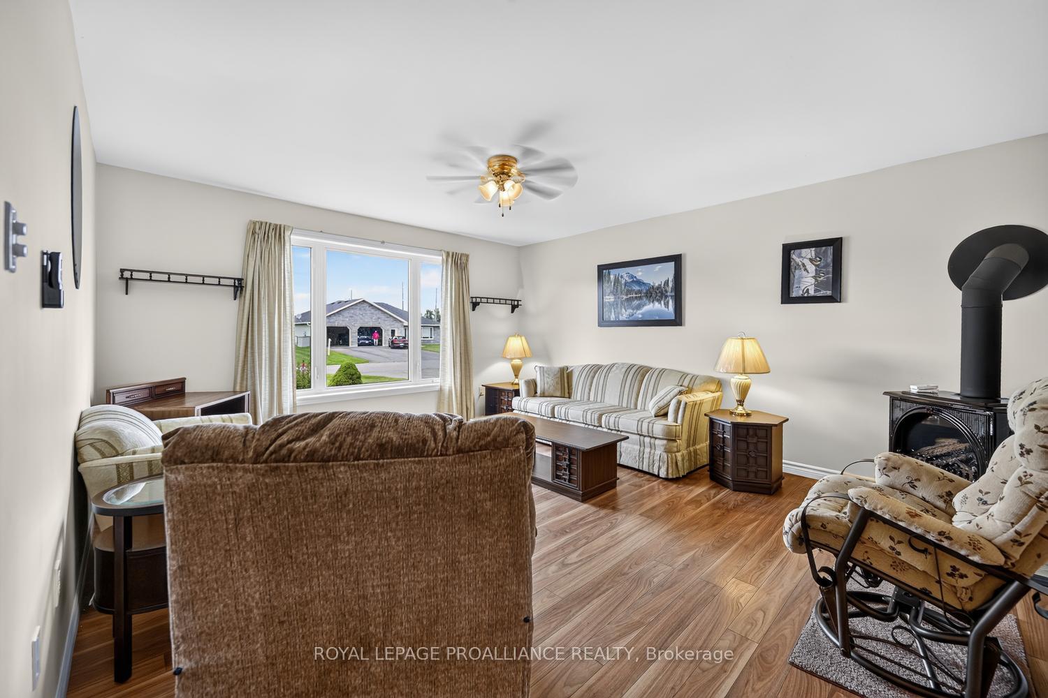 Photo 7 of 10726 West End Terrace E, South Dundas, Iroquois — HOMEH
