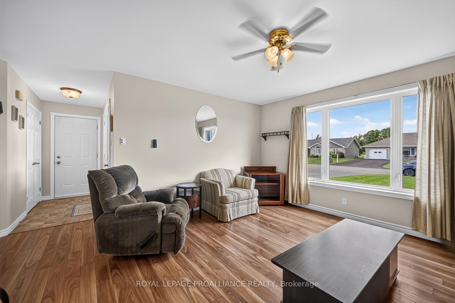 Photo 8 of 10726 West End Terrace E, South Dundas, Iroquois — HOMEH