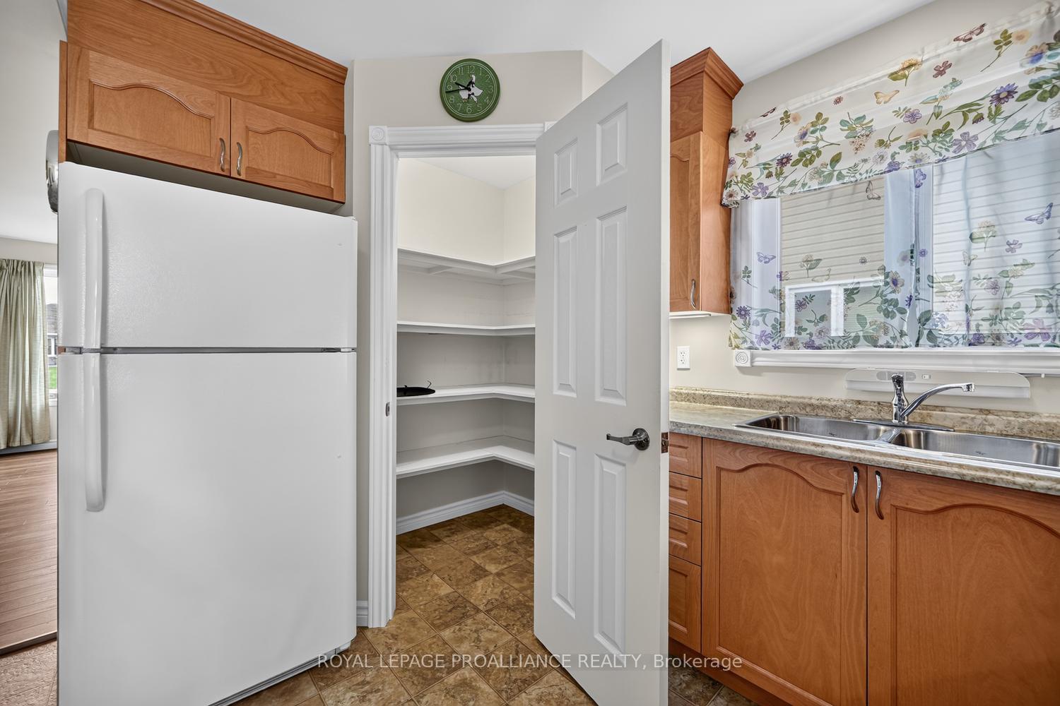 Photo 15 of 10726 West End Terrace E, South Dundas, Iroquois — HOMEH