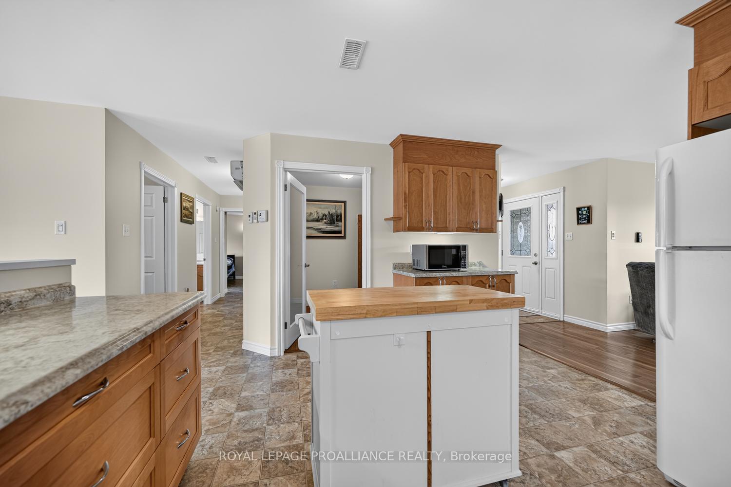 Photo 17 of 10726 West End Terrace E, South Dundas, Iroquois — HOMEH