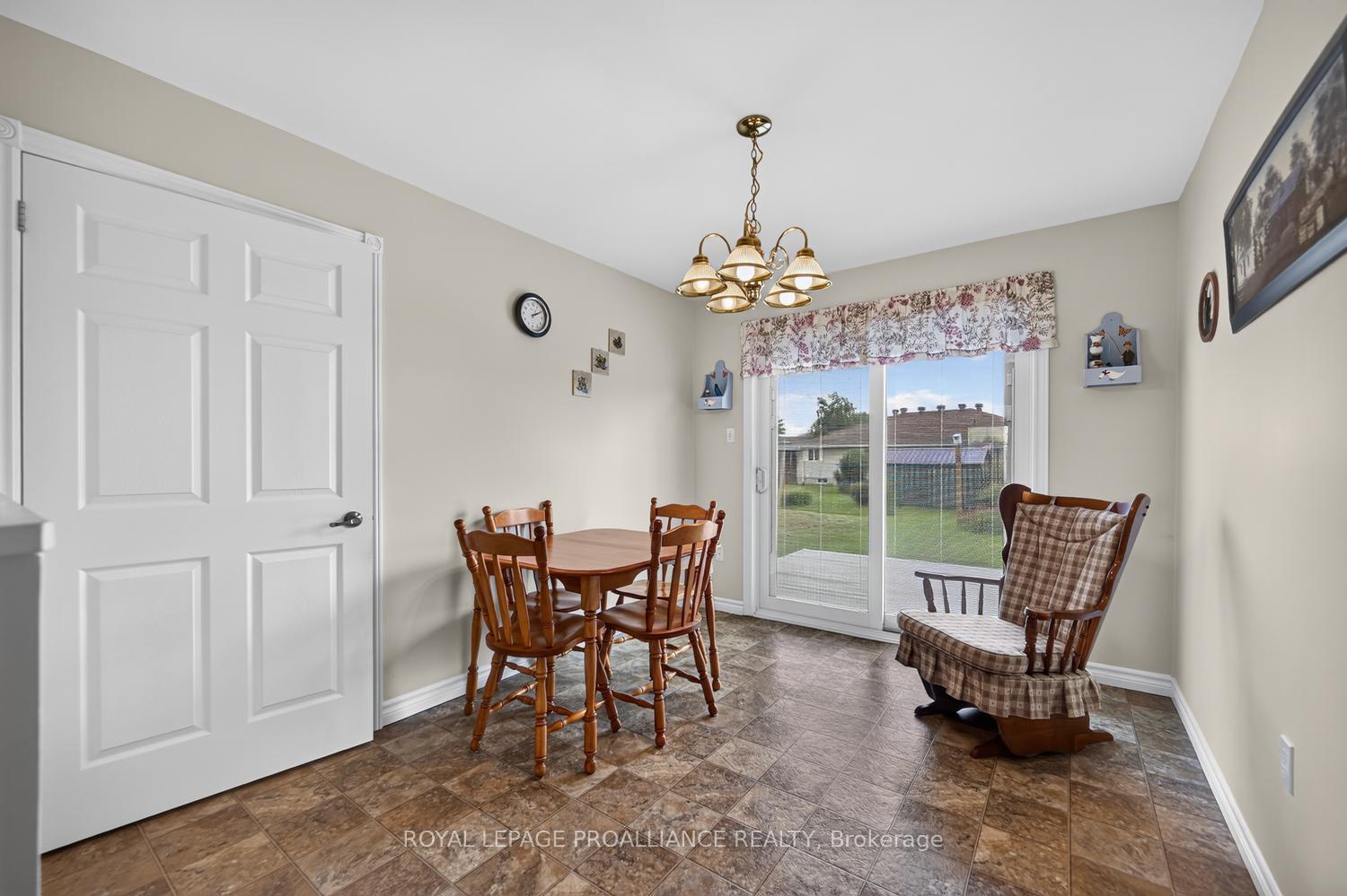 Photo 18 of 10726 West End Terrace E, South Dundas, Iroquois — HOMEH