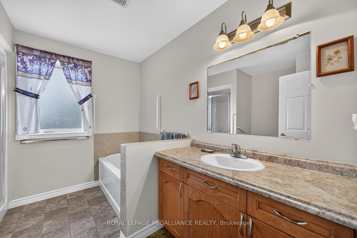 Photo 24 of 10726 West End Terrace E, South Dundas, Iroquois — HOMEH