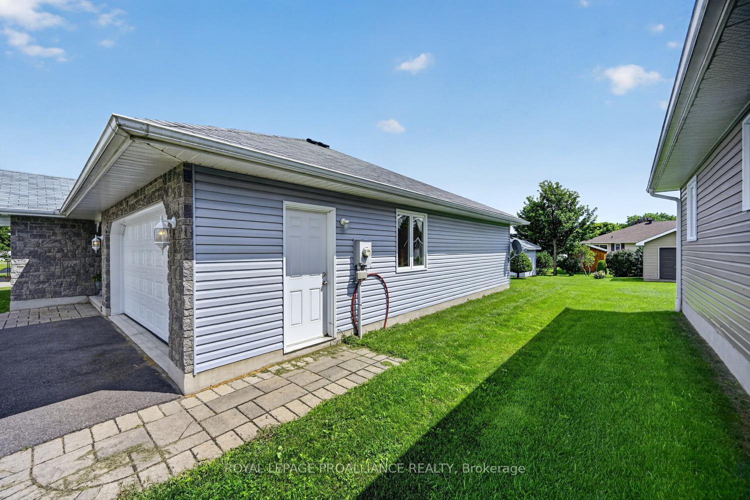 Photo 30 of 10726 West End Terrace E, South Dundas, Iroquois — HOMEH