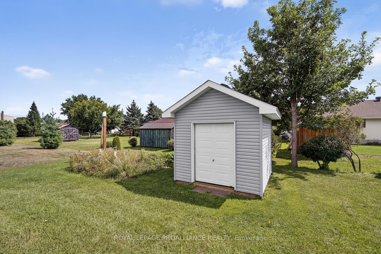 Photo 37 of 10726 West End Terrace E, South Dundas, Iroquois — HOMEH