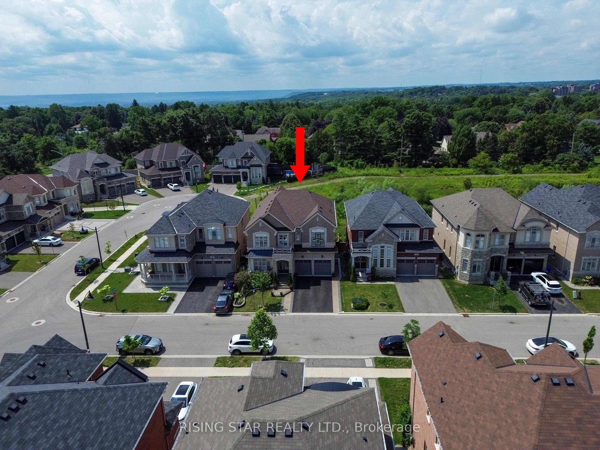 Photo 3 of 60 Golden Hawk Drive, Hamilton, Waterdown — HOMEH