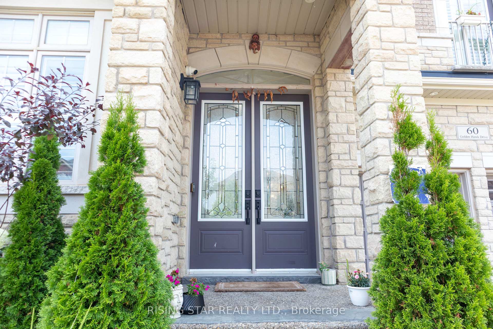 Photo 7 of 60 Golden Hawk Drive, Hamilton, Waterdown — HOMEH