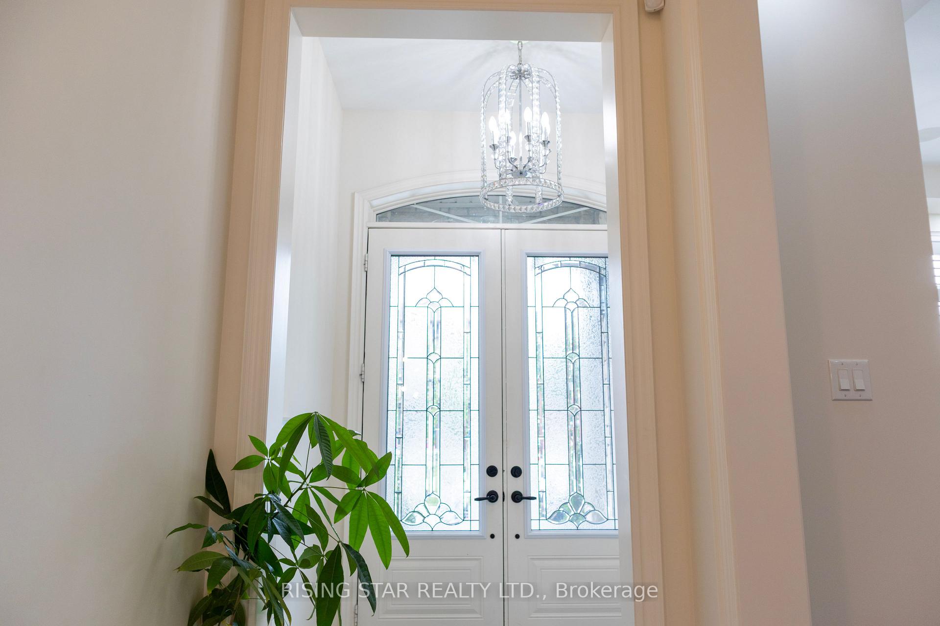 Photo 8 of 60 Golden Hawk Drive, Hamilton, Waterdown — HOMEH