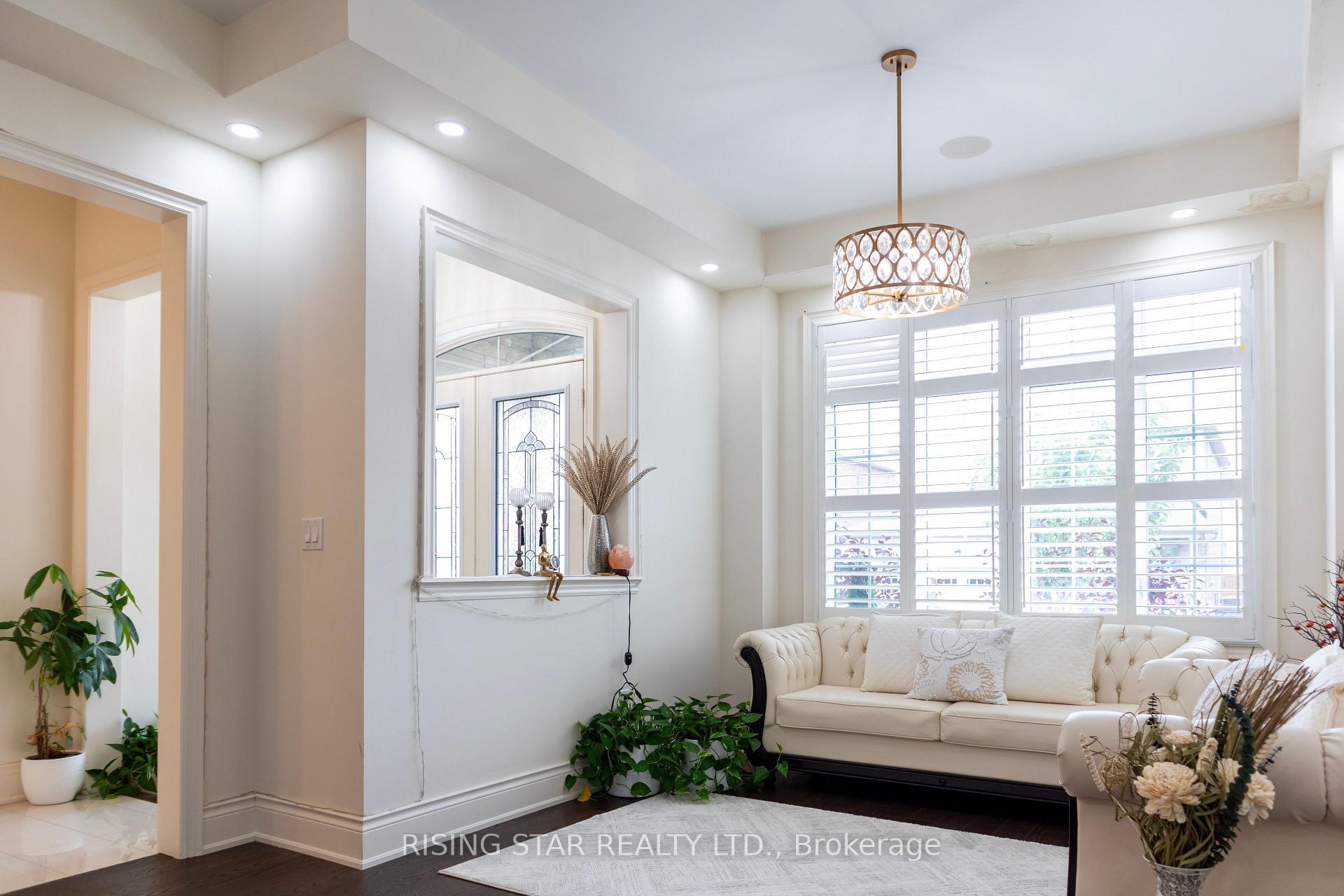 Photo 11 of 60 Golden Hawk Drive, Hamilton, Waterdown — HOMEH