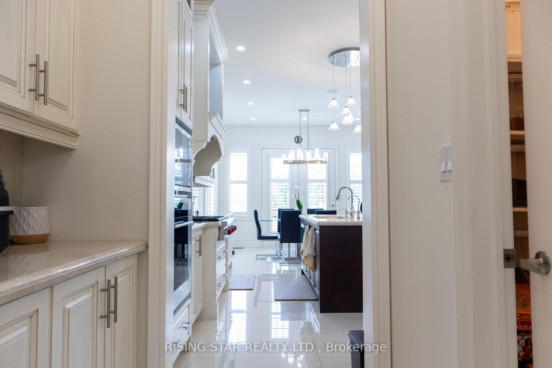Photo 14 of 60 Golden Hawk Drive, Hamilton, Waterdown — HOMEH