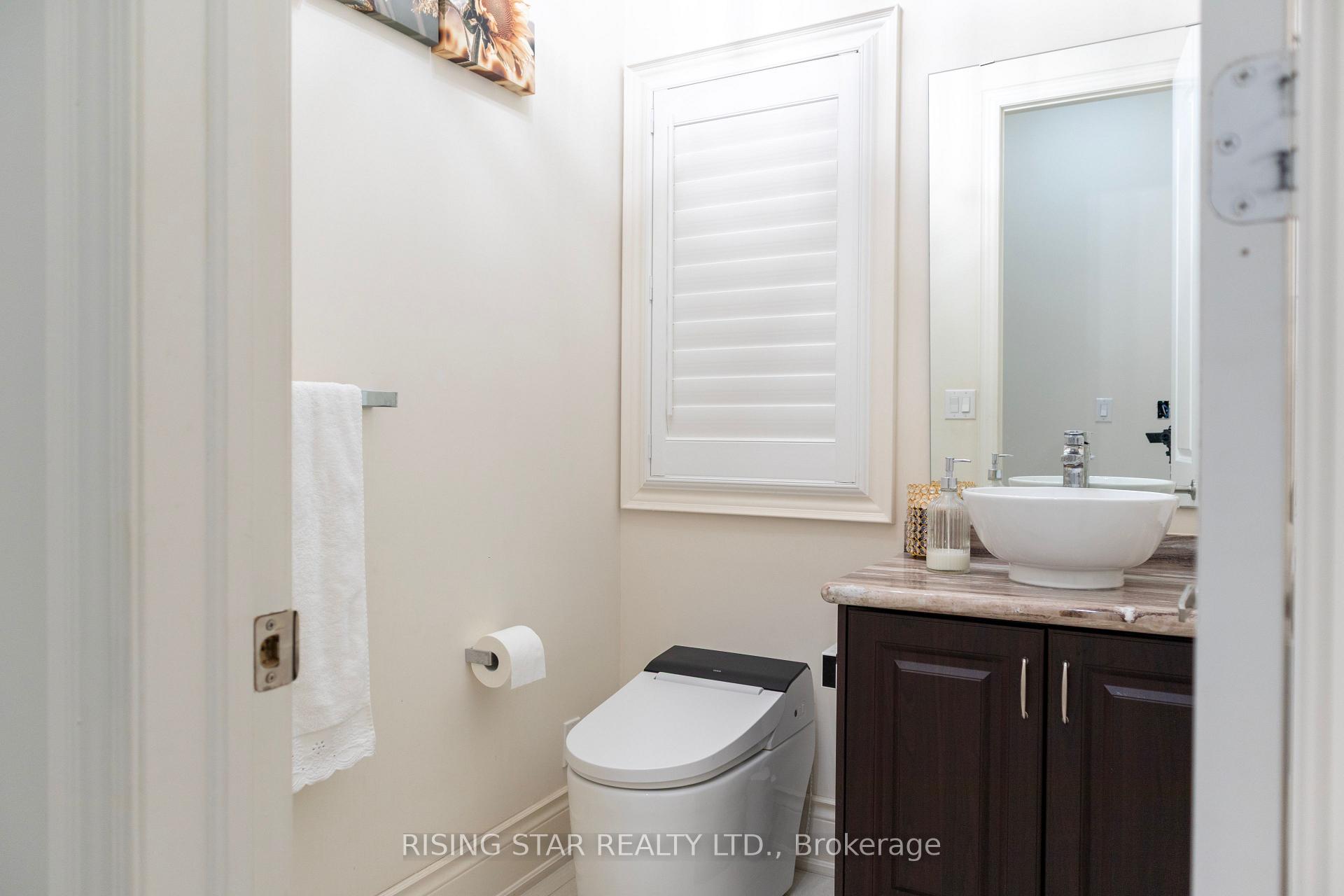 Photo 27 of 60 Golden Hawk Drive, Hamilton, Waterdown — HOMEH