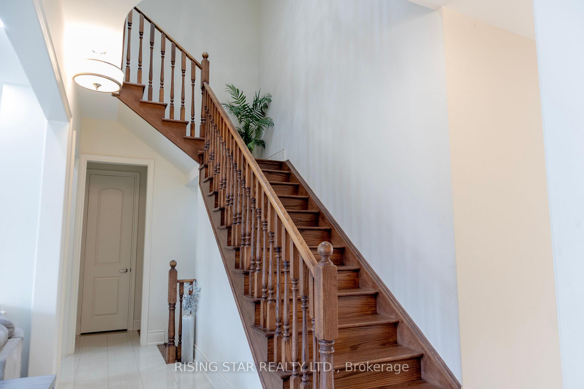 Photo 28 of 60 Golden Hawk Drive, Hamilton, Waterdown — HOMEH