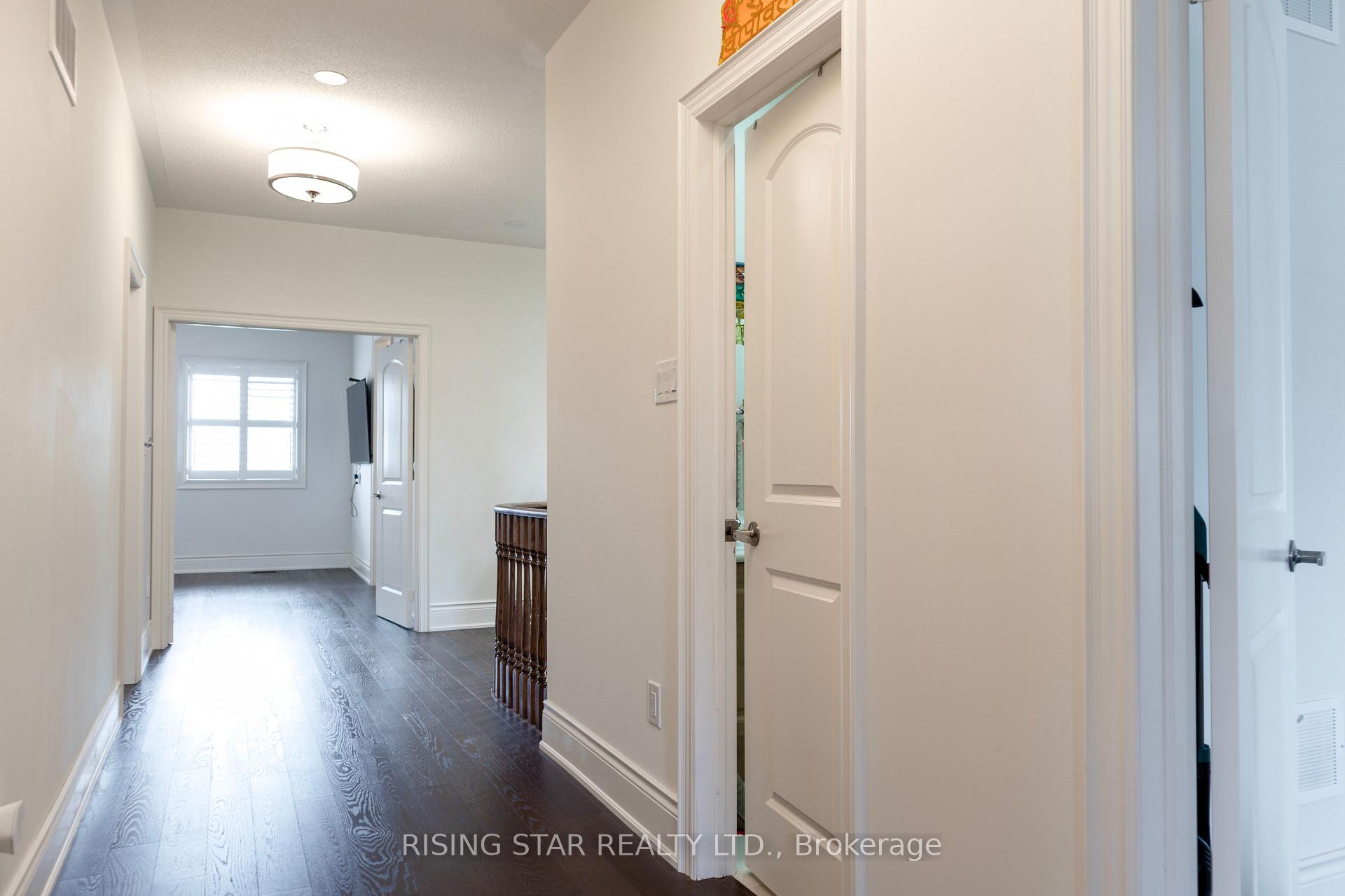 Photo 29 of 60 Golden Hawk Drive, Hamilton, Waterdown — HOMEH