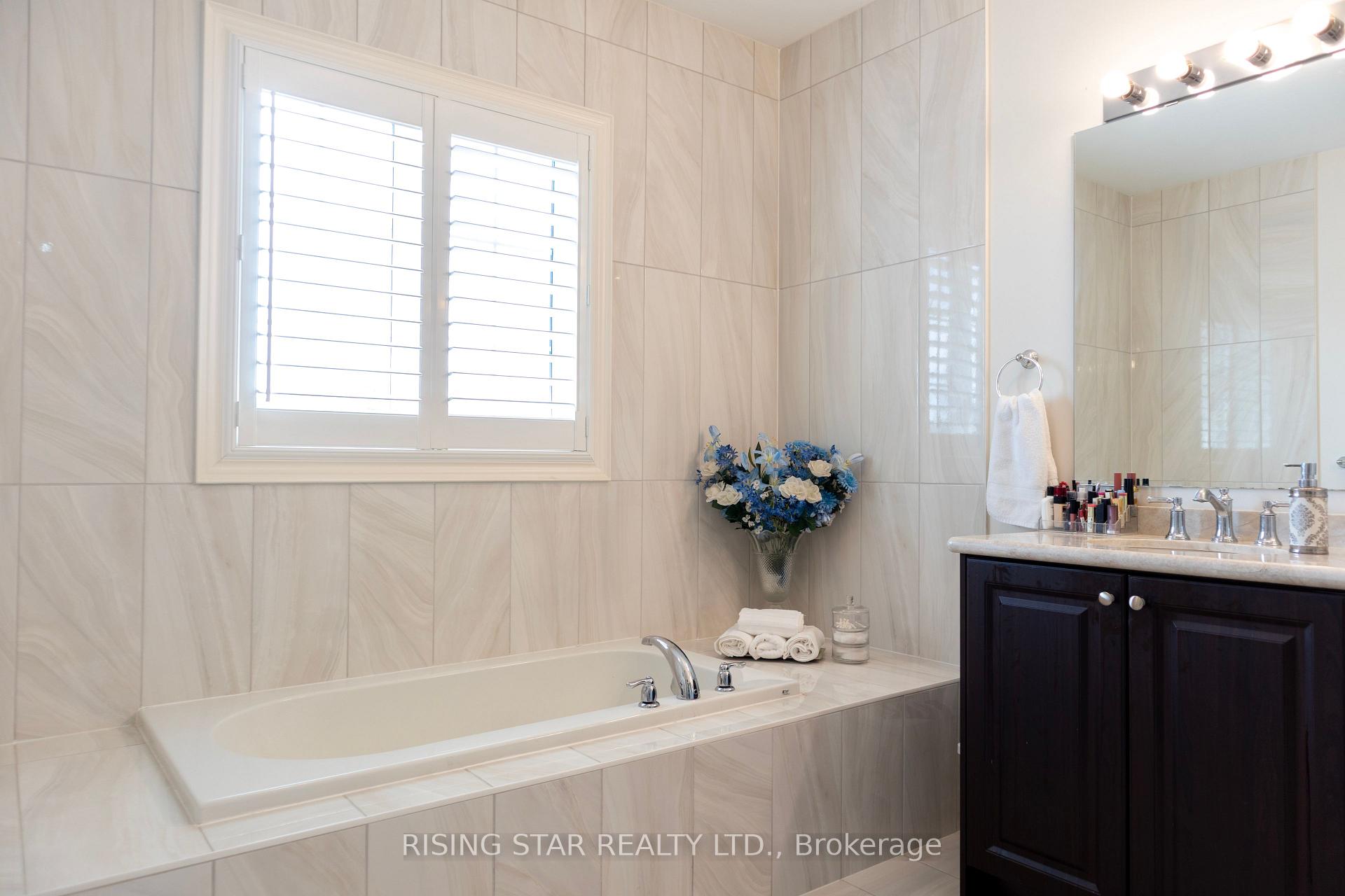 Photo 32 of 60 Golden Hawk Drive, Hamilton, Waterdown — HOMEH