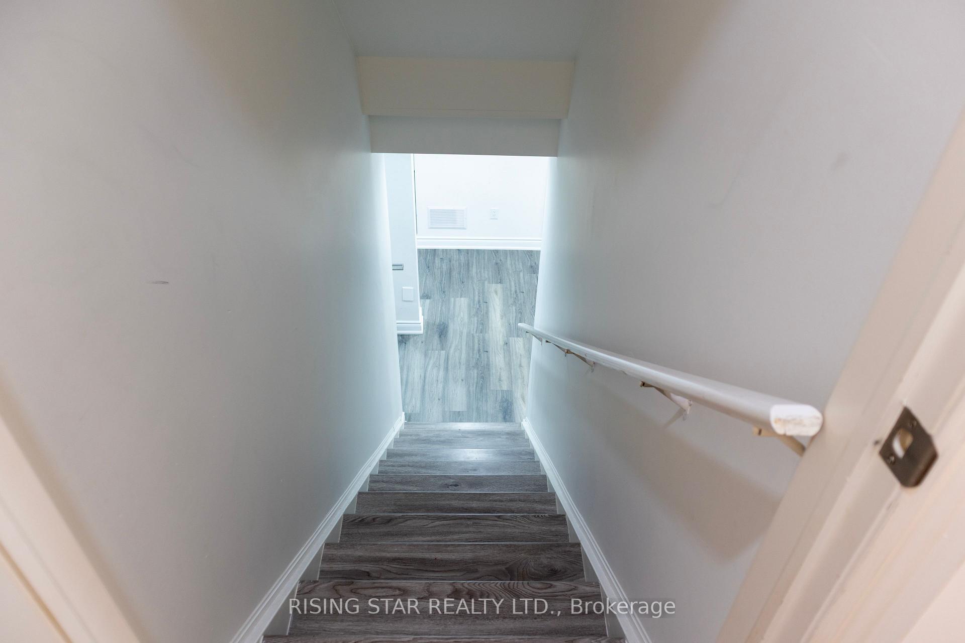 Photo 45 of 60 Golden Hawk Drive, Hamilton, Waterdown — HOMEH