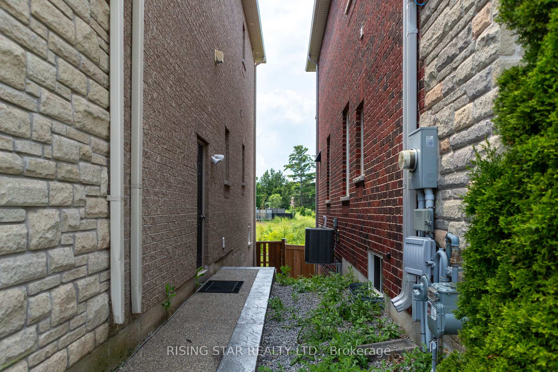 Photo 47 of 60 Golden Hawk Drive, Hamilton, Waterdown — HOMEH