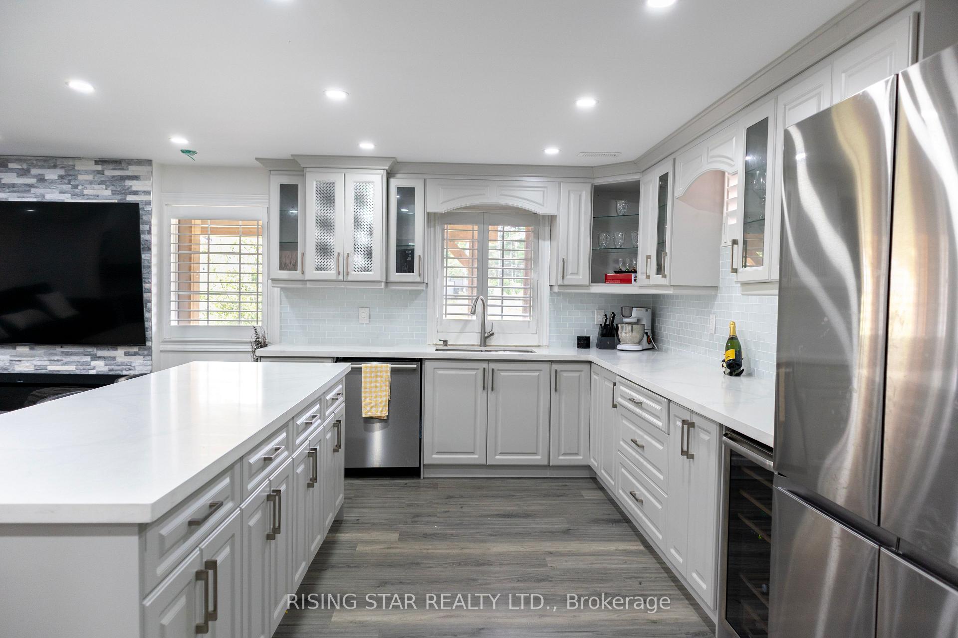 Photo 50 of 60 Golden Hawk Drive, Hamilton, Waterdown — HOMEH