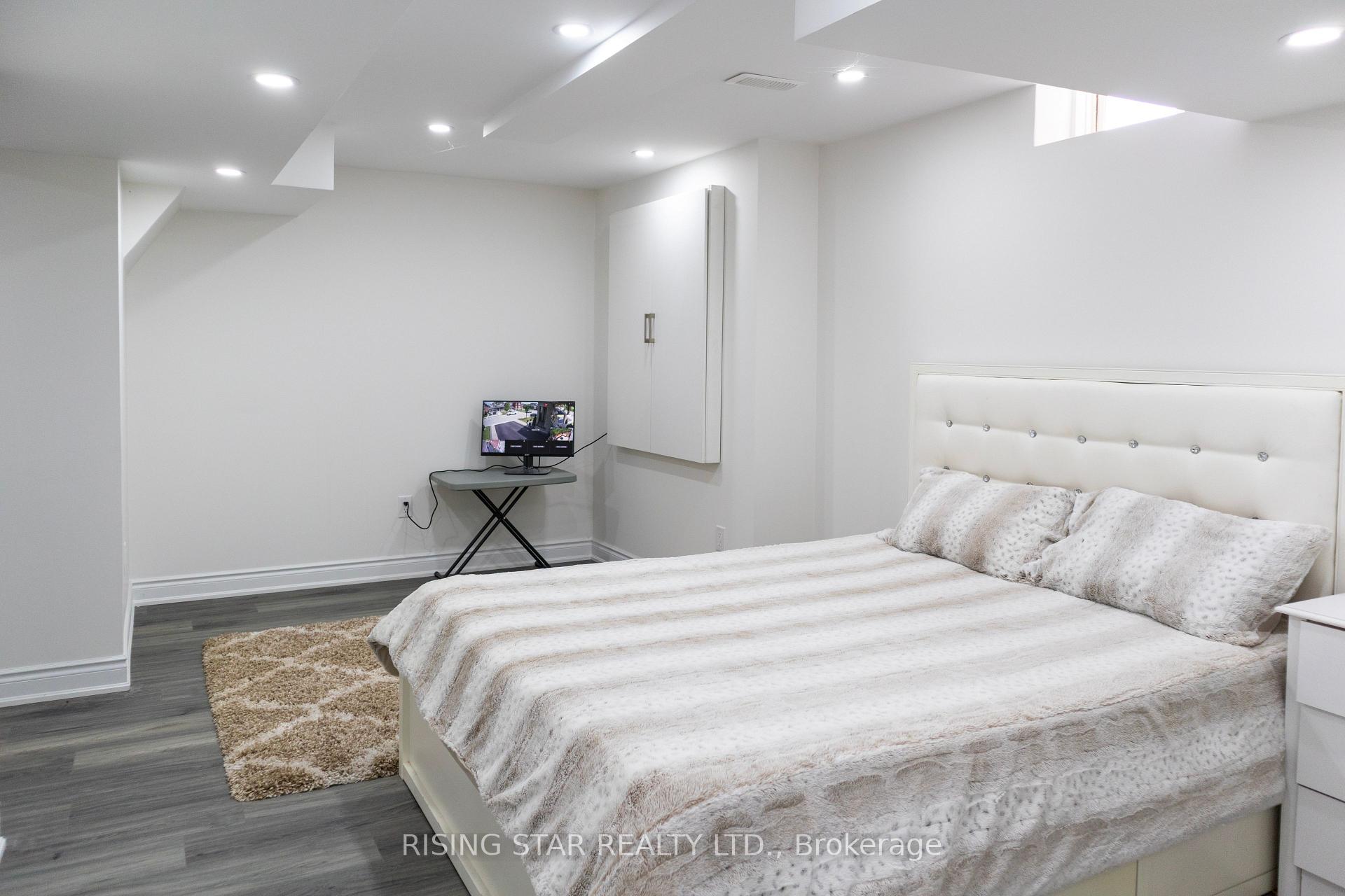 Photo 54 of 60 Golden Hawk Drive, Hamilton, Waterdown — HOMEH