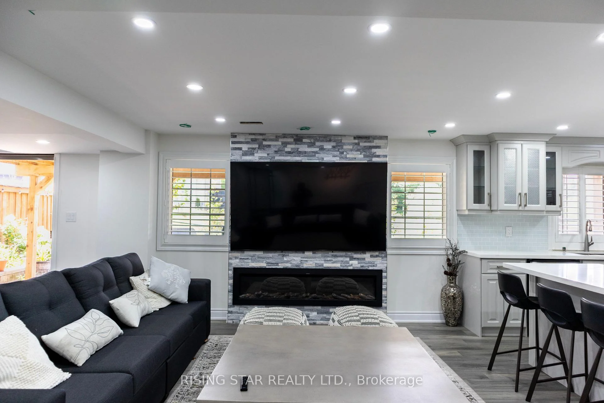 Photo 34 of 60 Golden Hawk Drive, Hamilton, Waterdown — HOMEH