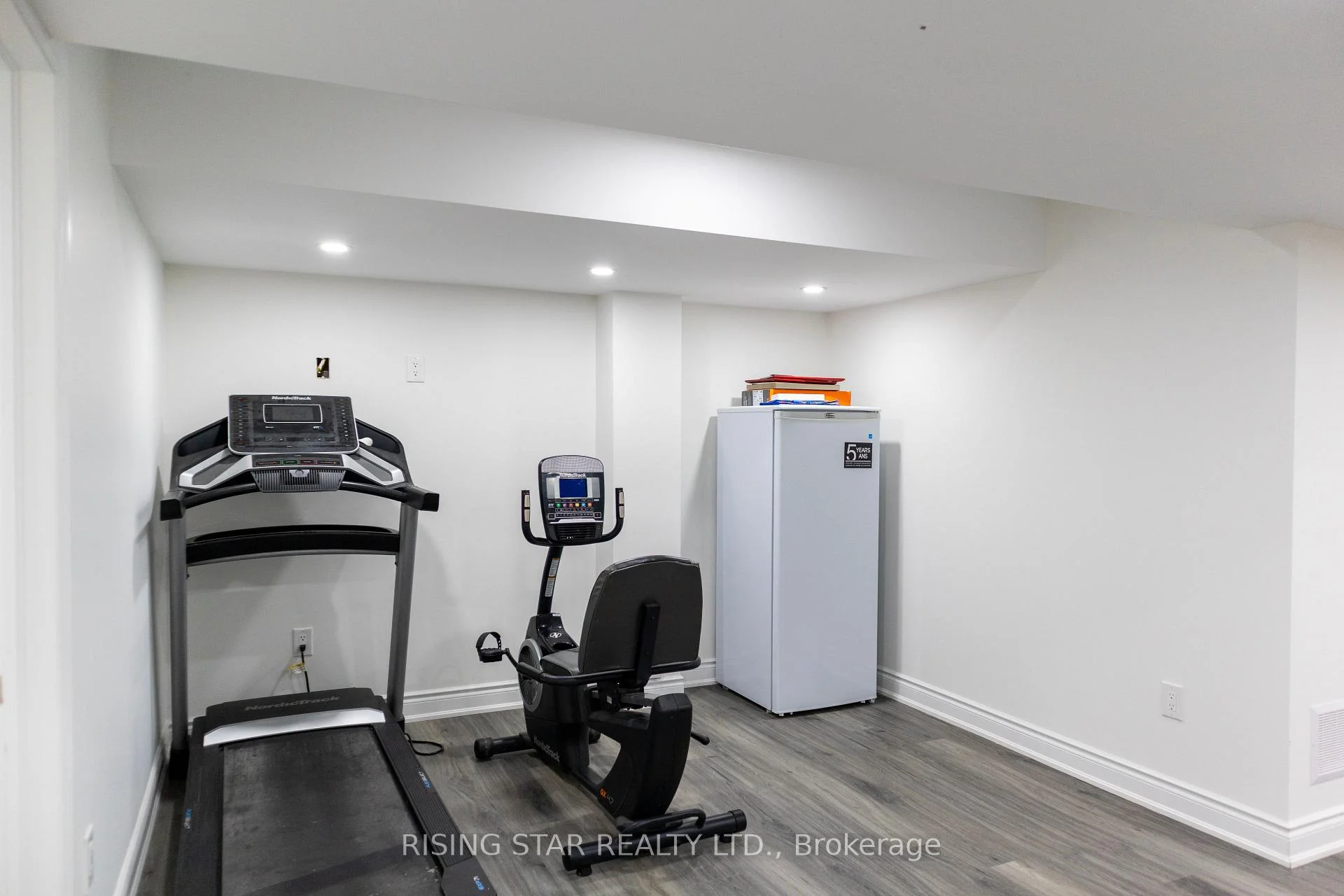 Photo 35 of 60 Golden Hawk Drive, Hamilton, Waterdown — HOMEH