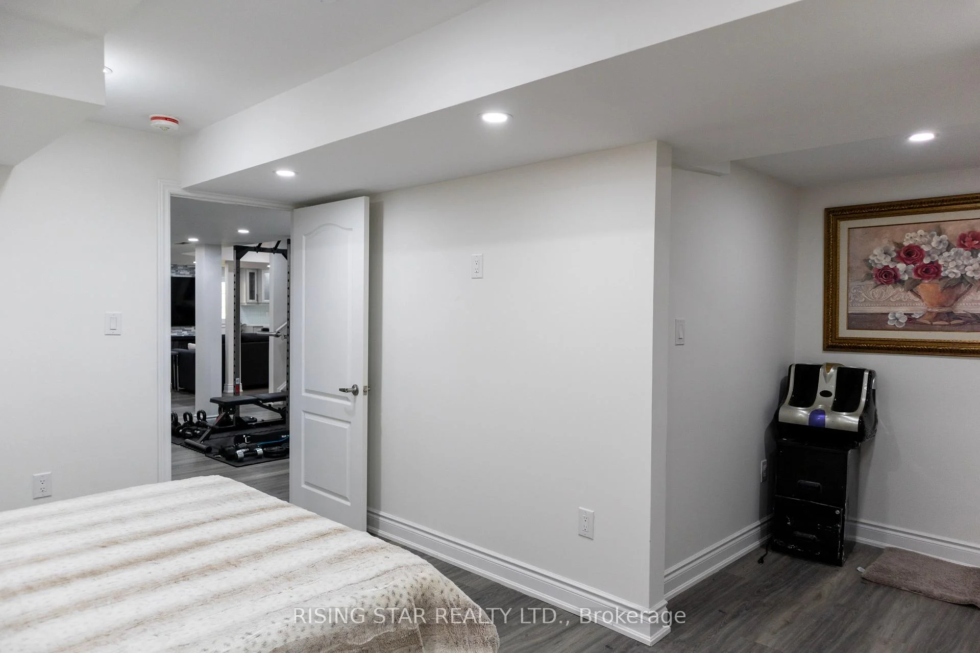 Photo 37 of 60 Golden Hawk Drive, Hamilton, Waterdown — HOMEH