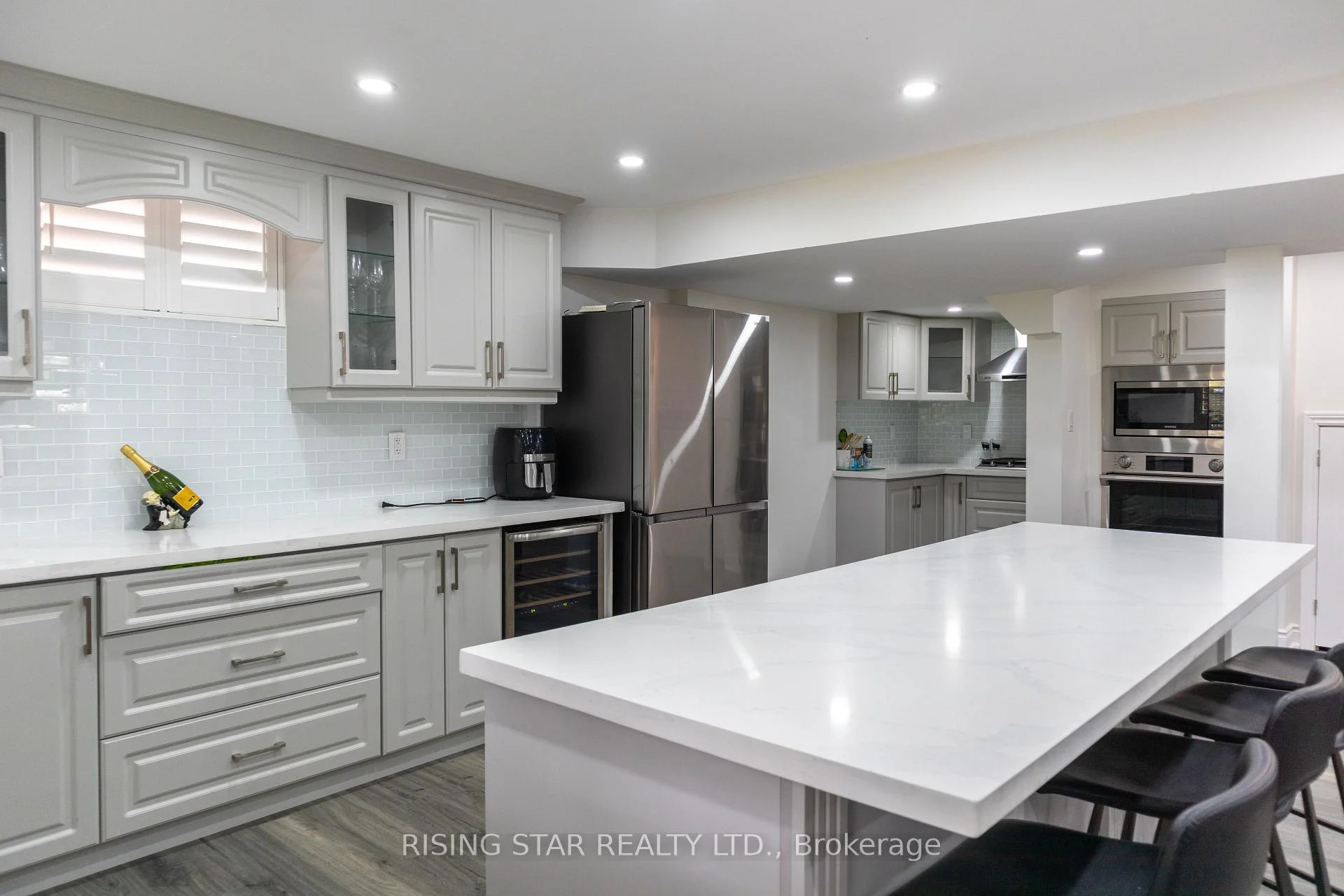 Photo 39 of 60 Golden Hawk Drive, Hamilton, Waterdown — HOMEH