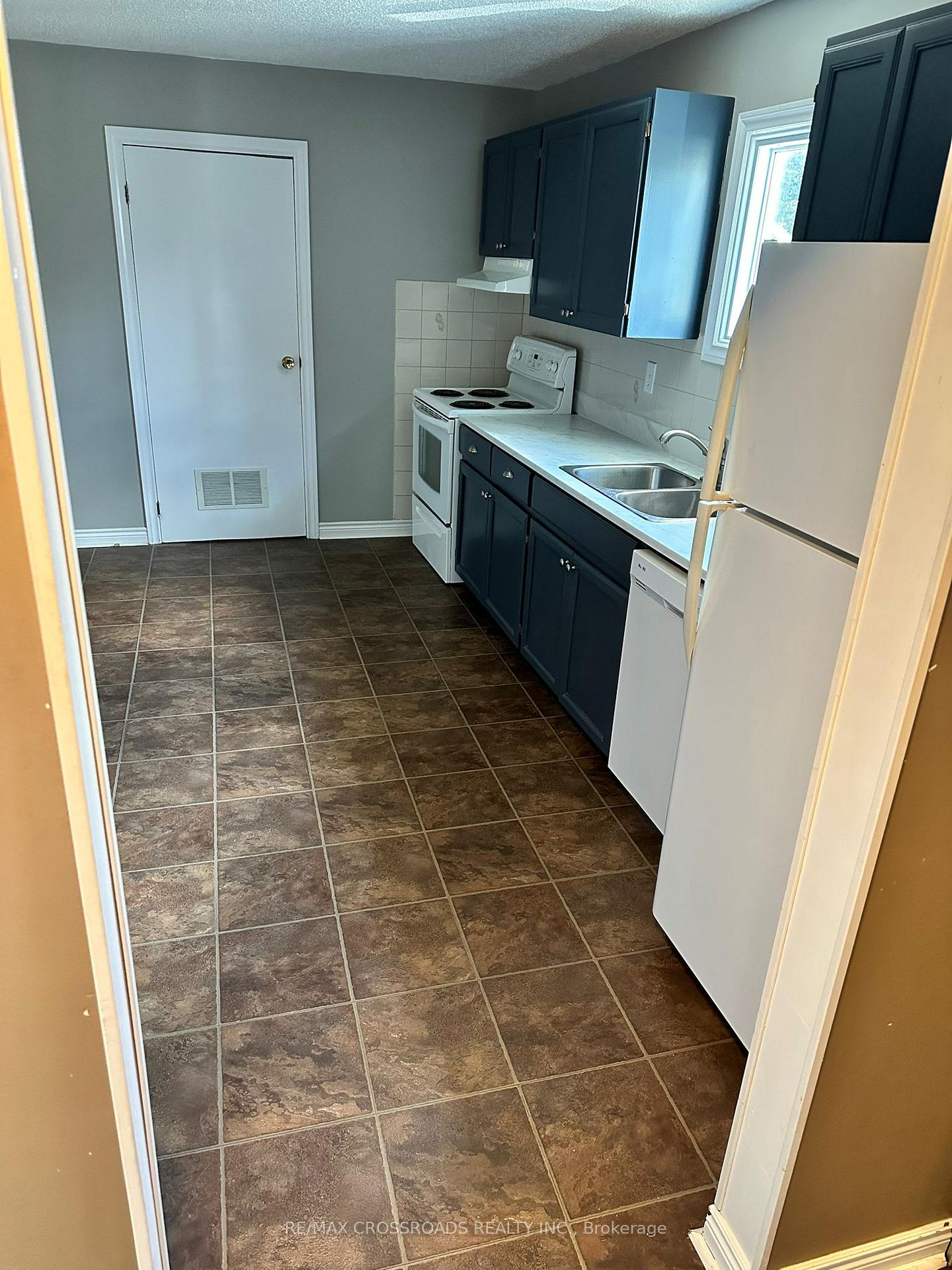 Photo 2 of Unit Main, 613 Perry Street, Whitby, Downtown Whitby — HOMEH