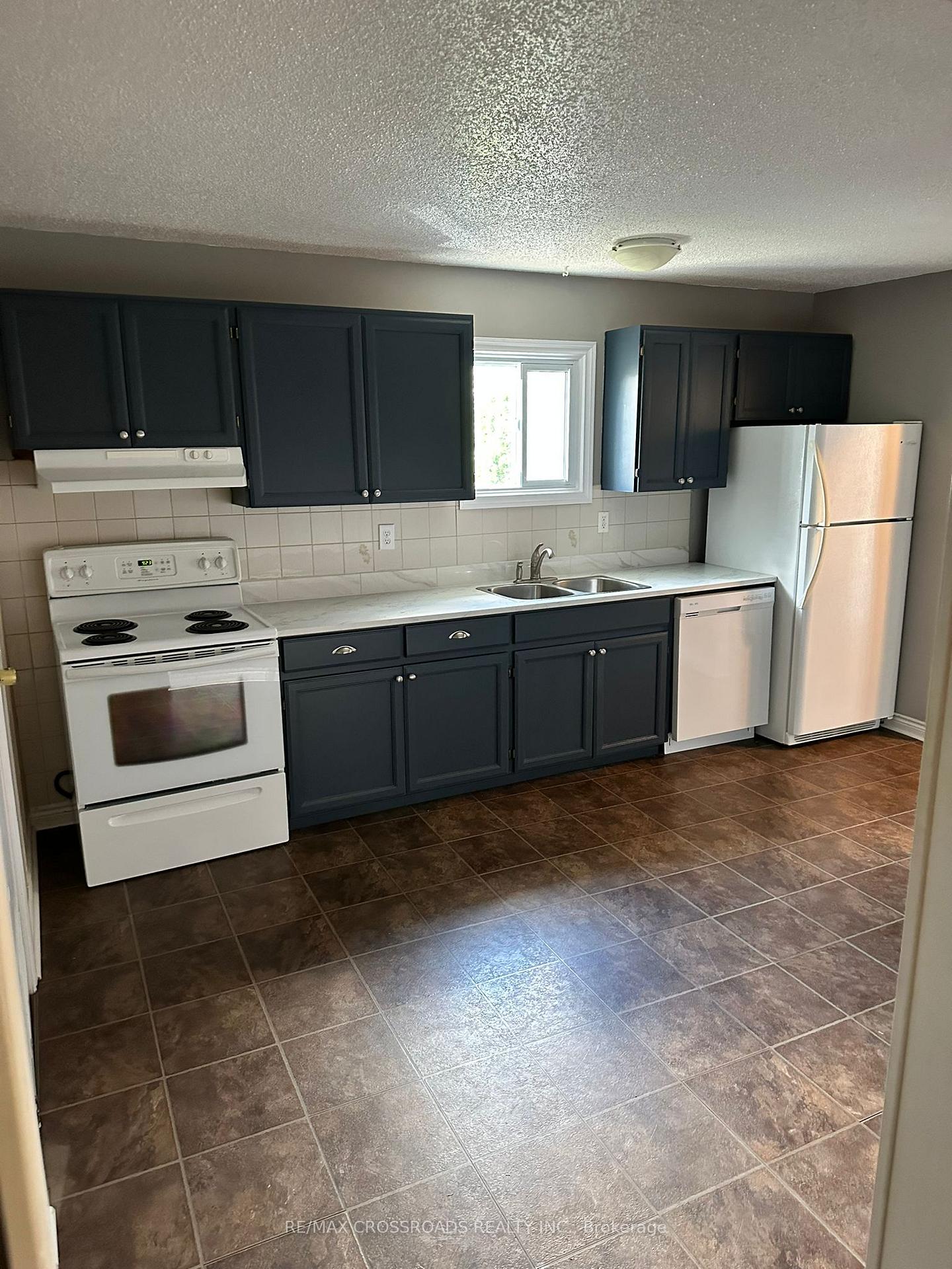 Photo 4 of Unit Main, 613 Perry Street, Whitby, Downtown Whitby — HOMEH