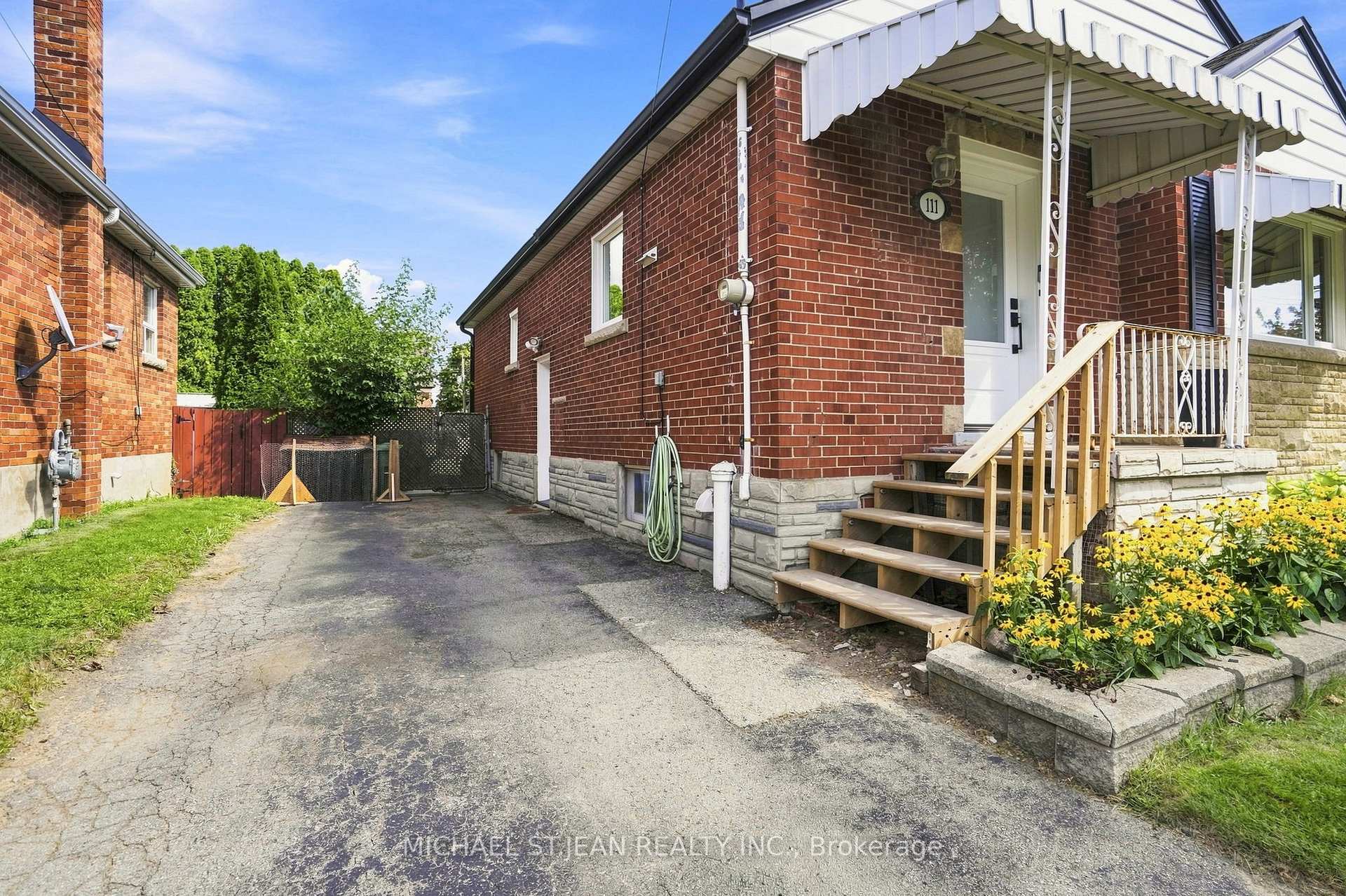 Photo 4 of 111 Sharon Avenue, Hamilton, Sunninghill — HOMEH