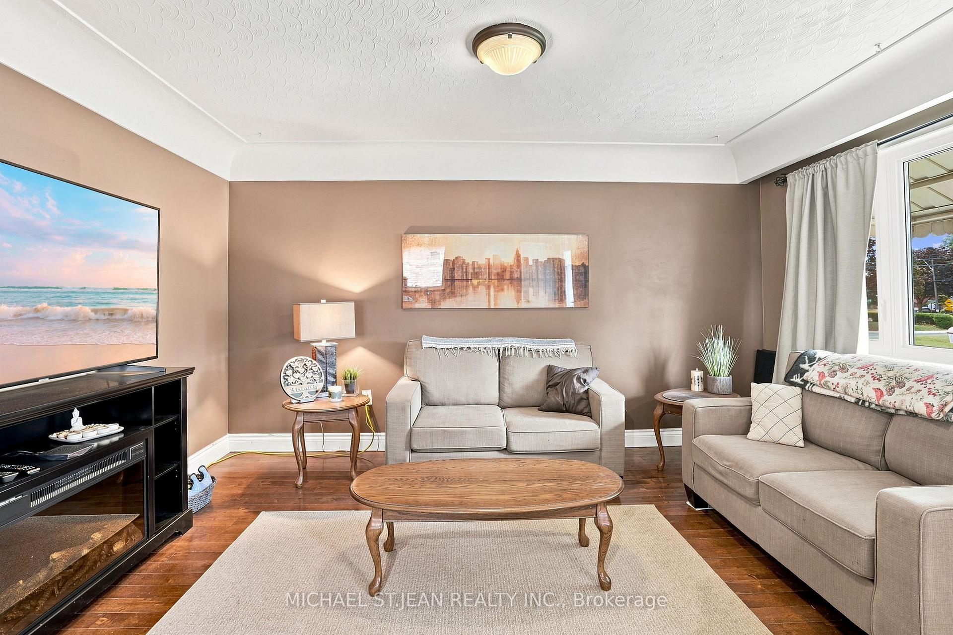 Photo 6 of 111 Sharon Avenue, Hamilton, Sunninghill — HOMEH
