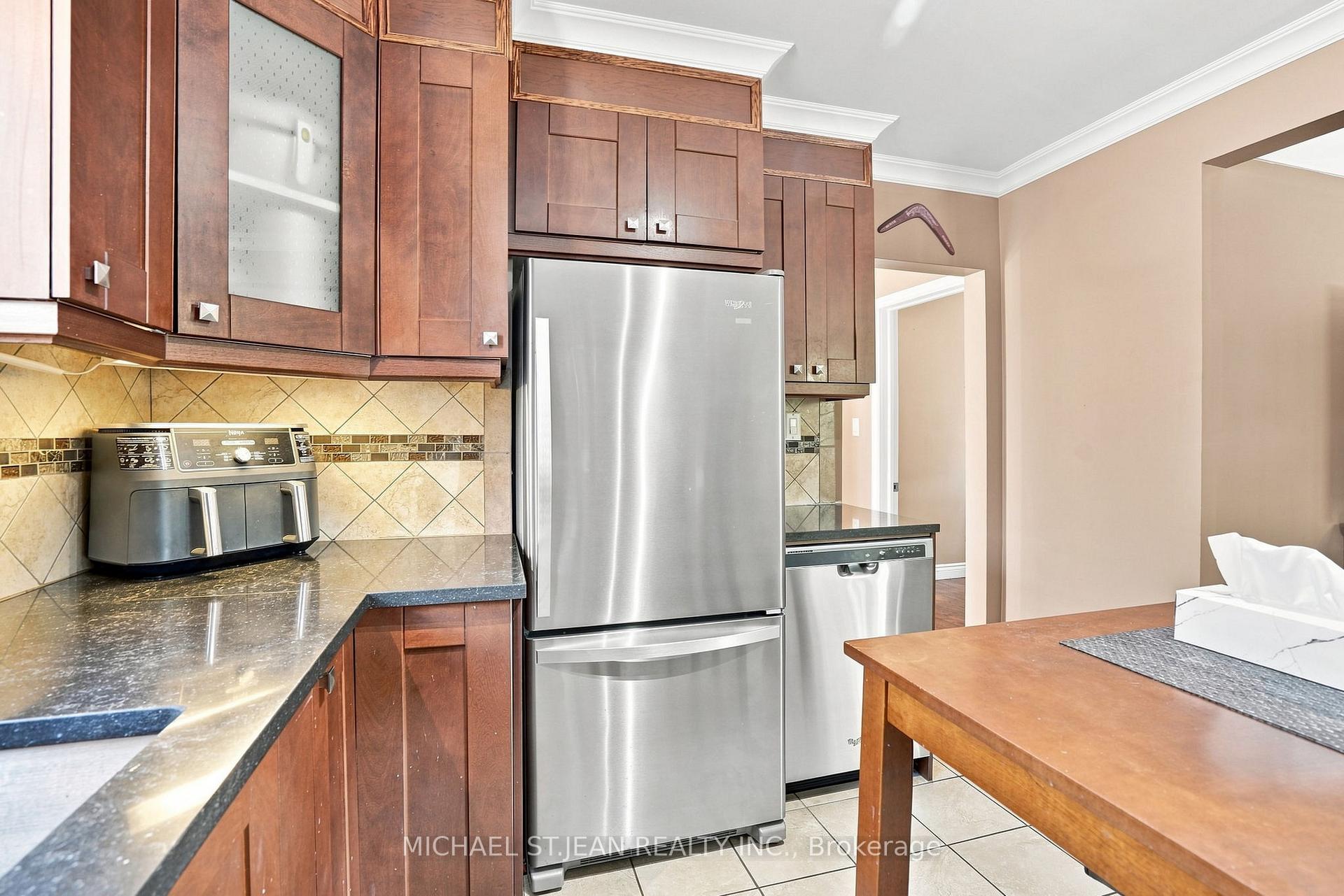 Photo 12 of 111 Sharon Avenue, Hamilton, Sunninghill — HOMEH