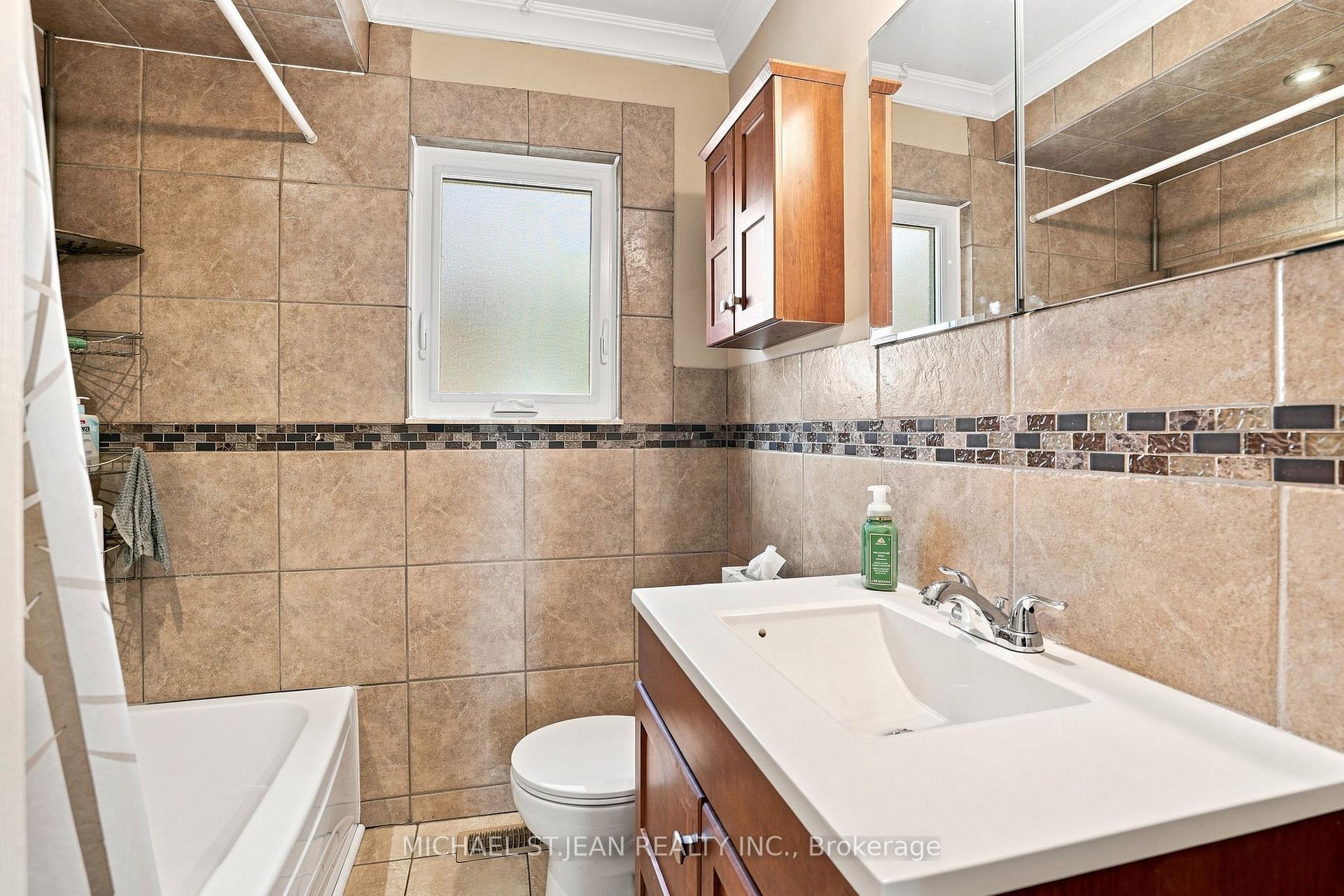 Photo 17 of 111 Sharon Avenue, Hamilton, Sunninghill — HOMEH