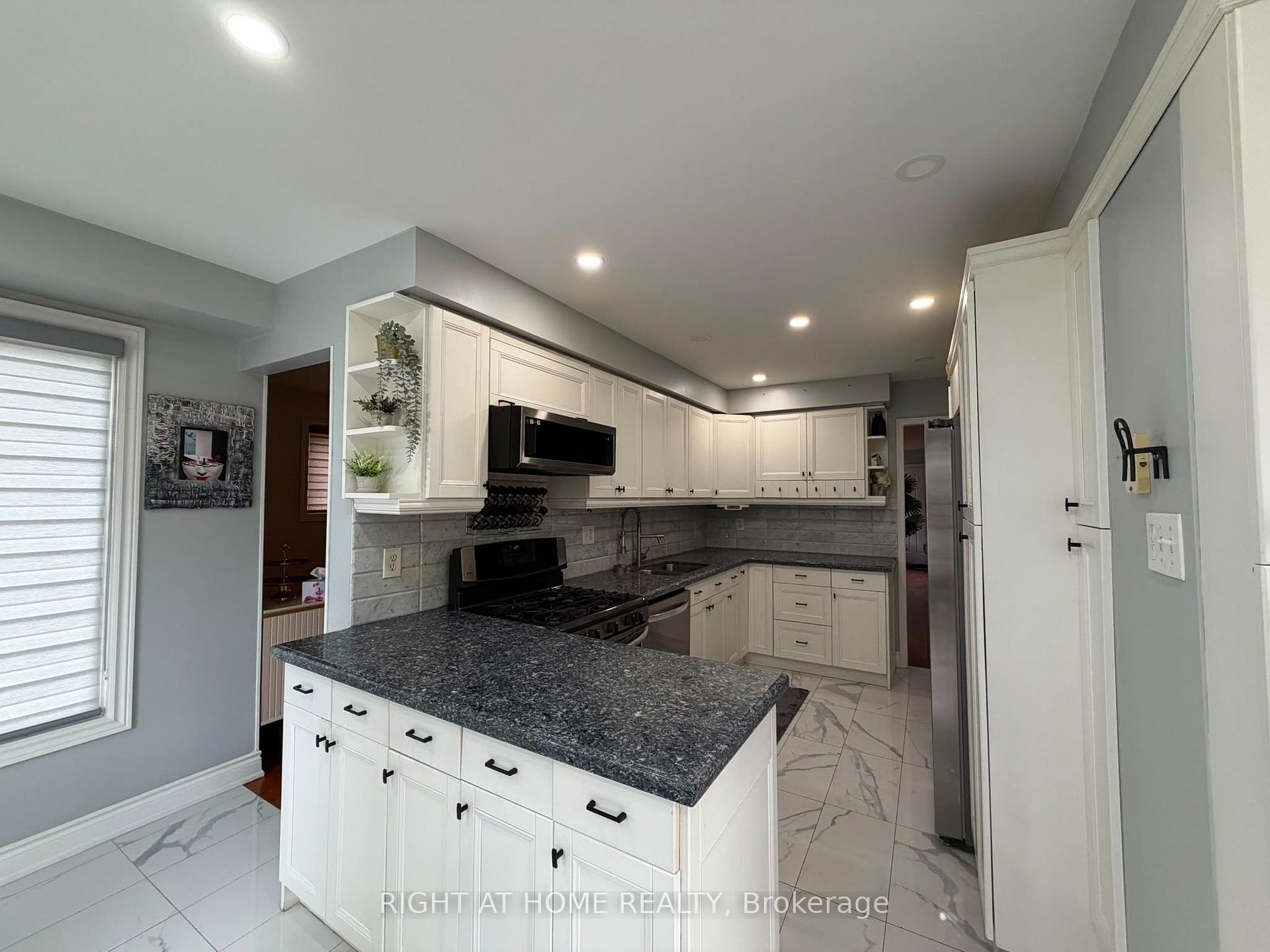 Photo 4 of 4203 Colonial Drive, Mississauga, Erin Mills — HOMEH