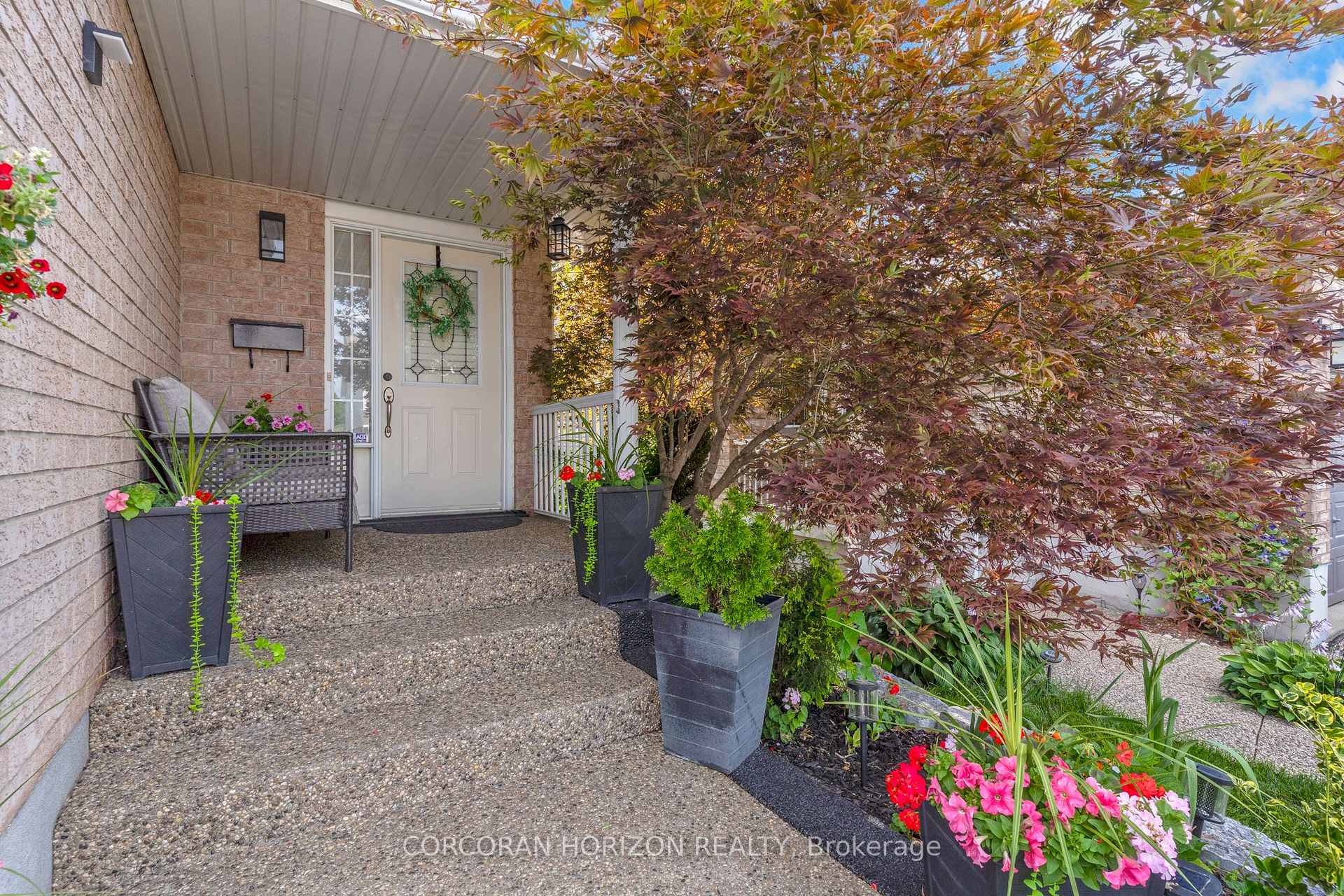Photo 2 of 913 Copper Leaf Crescent, Kitchener, Trussler — HOMEH