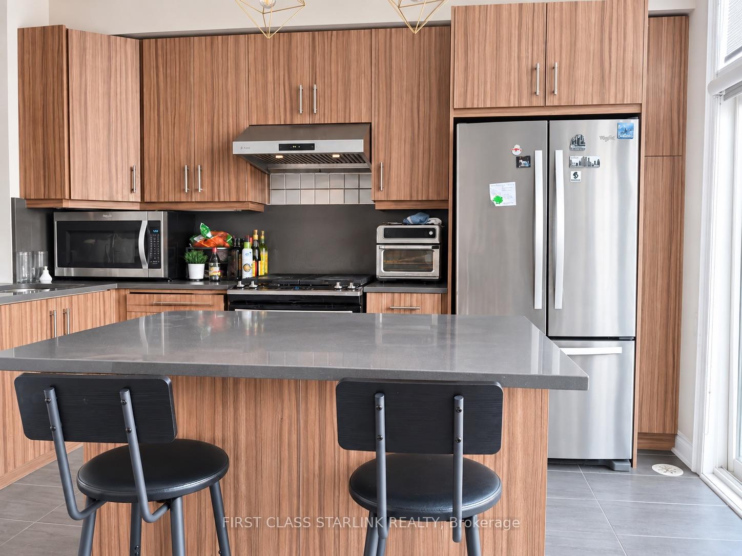 Photo 3 of Unit 34, 2058 Queensborough Gate, Mississauga, Central Erin Mills — HOMEH