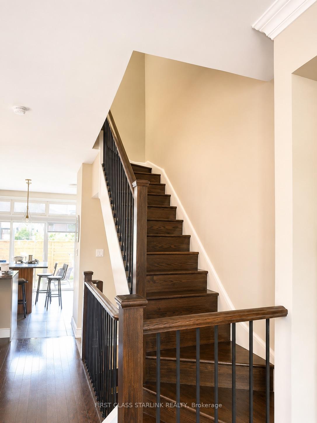 Photo 4 of Unit 34, 2058 Queensborough Gate, Mississauga, Central Erin Mills — HOMEH