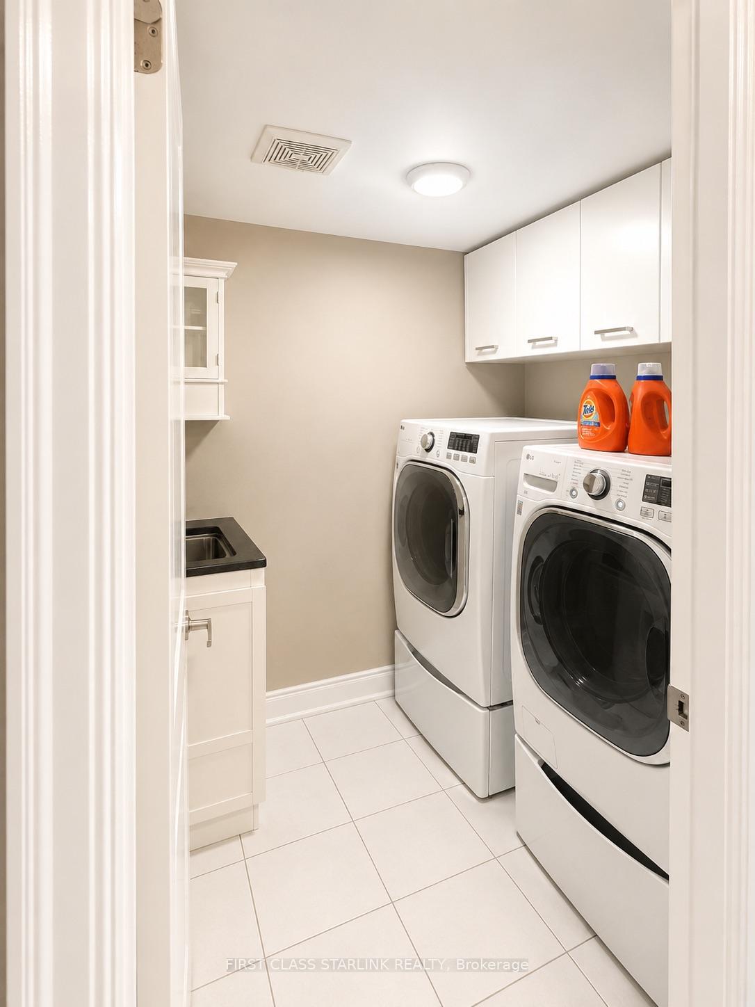 Photo 12 of Unit 34, 2058 Queensborough Gate, Mississauga, Central Erin Mills — HOMEH