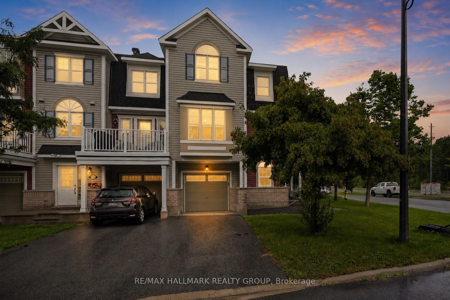 Front of 588 Foxlight Circle