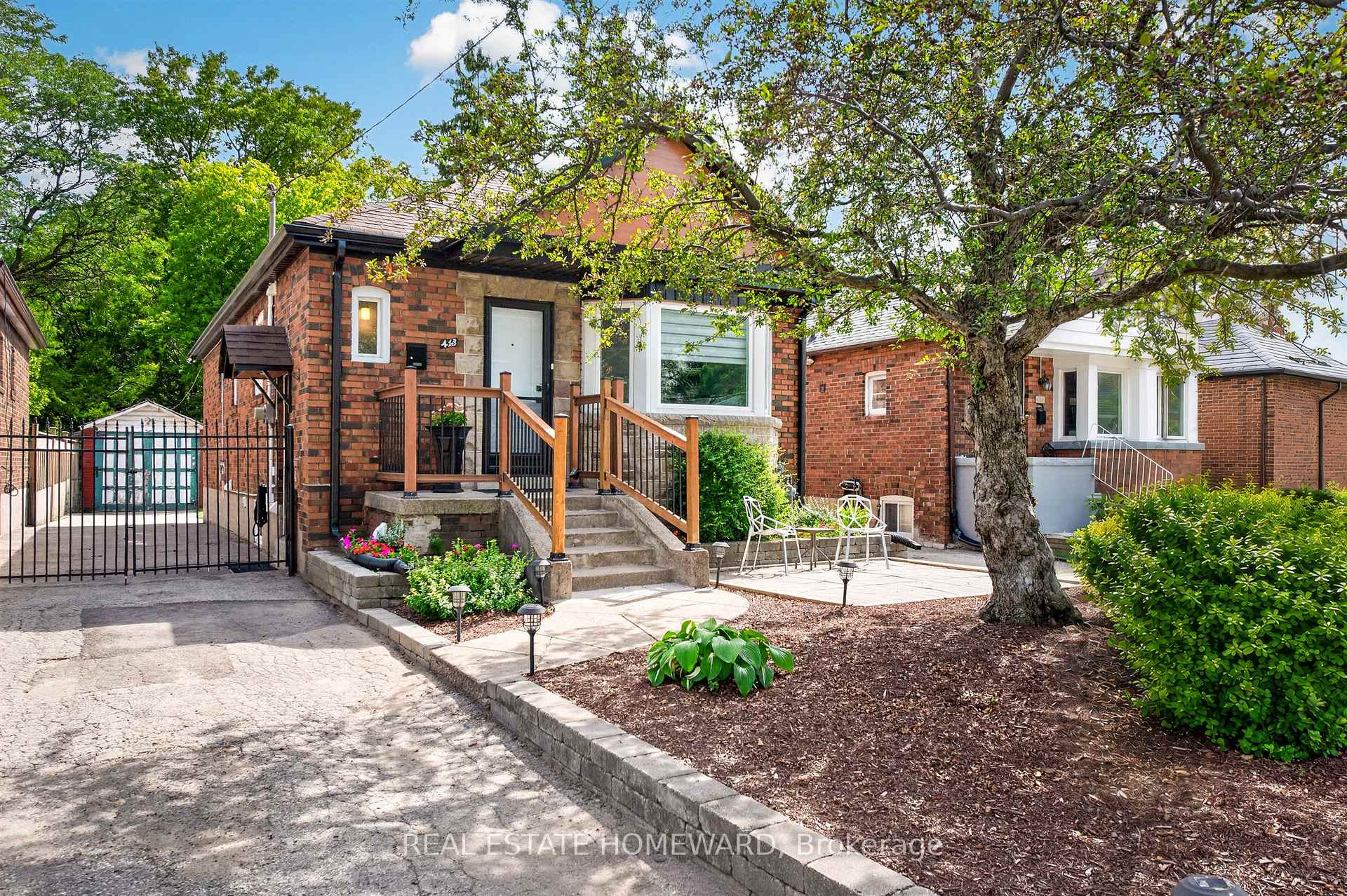 Photo 4 of 413 O'connor Drive, Toronto, East York — HOMEH