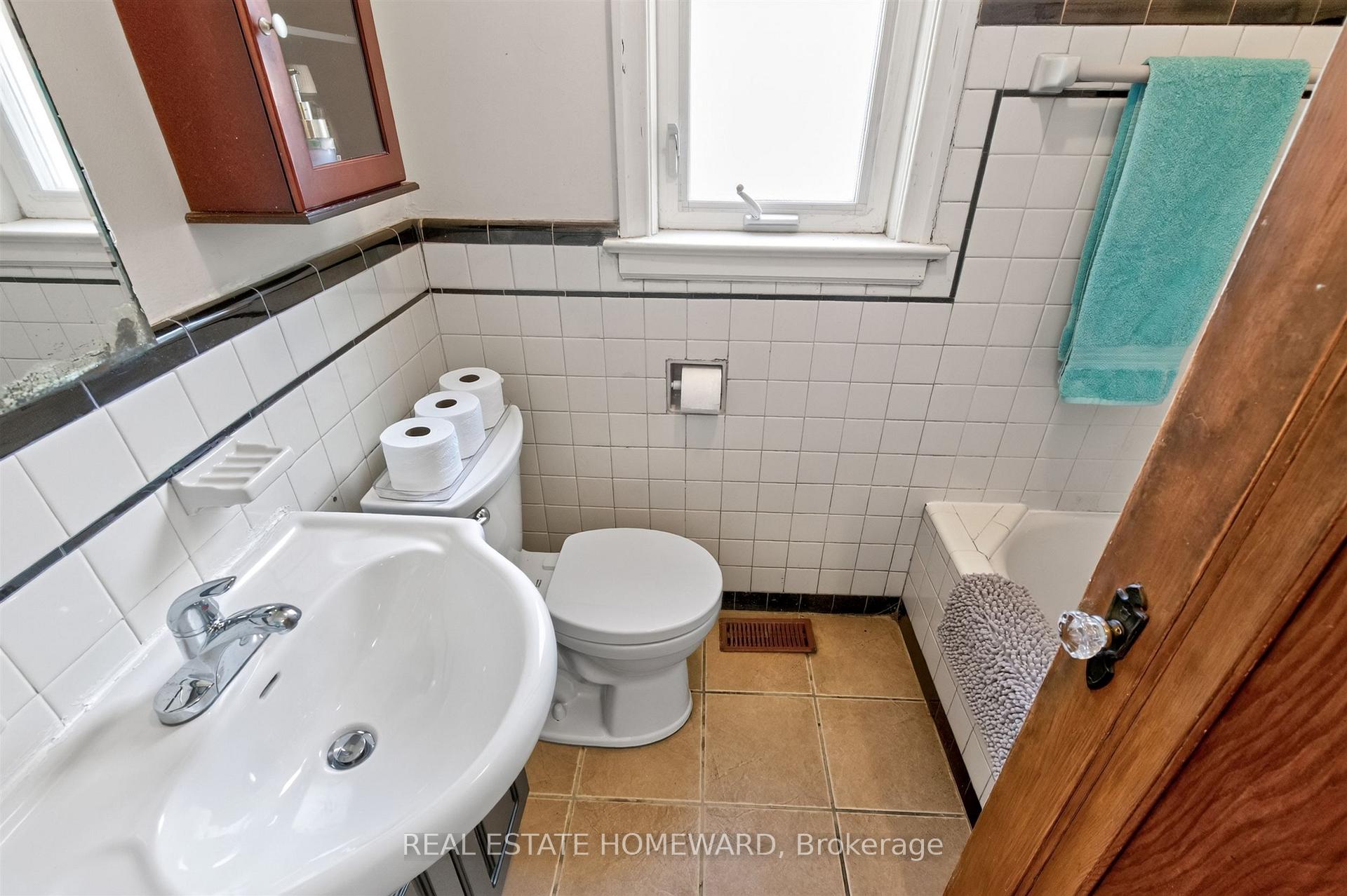 Photo 14 of 413 O'connor Drive, Toronto, East York — HOMEH