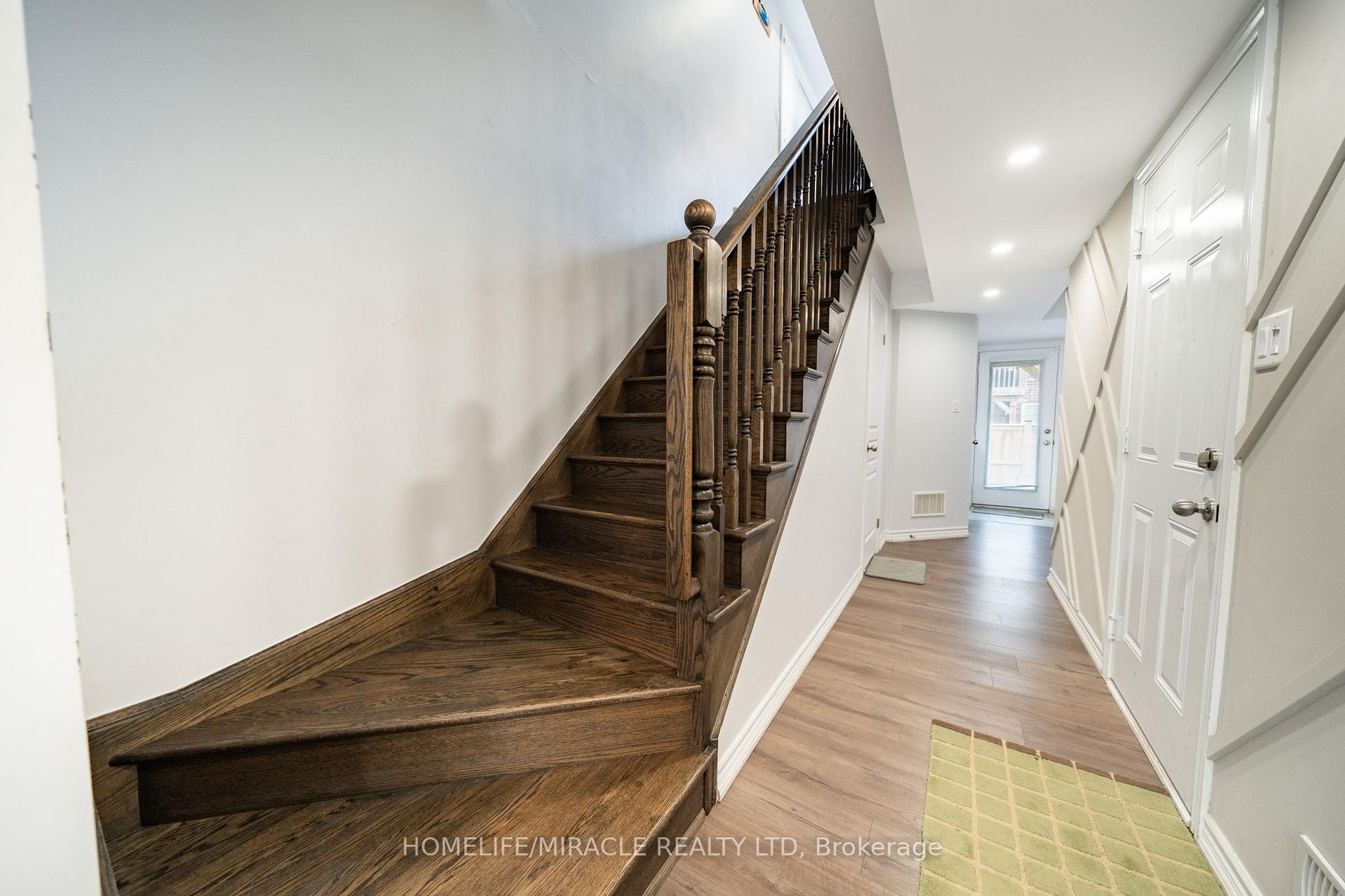 Photo 8 of 10 Kenridge Terrace, Hamilton, Stoney Creek Mountain — HOMEH