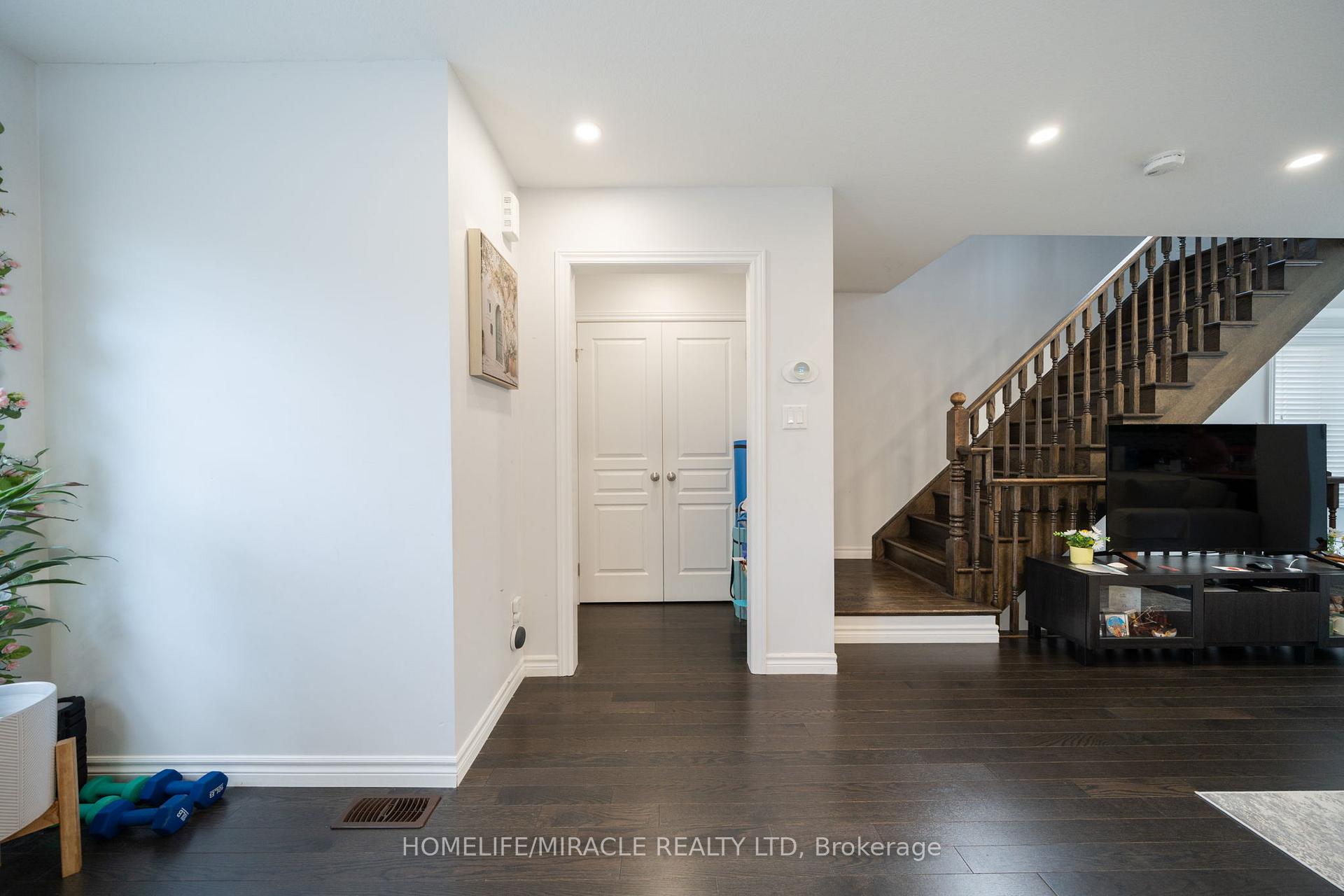 Photo 15 of 10 Kenridge Terrace, Hamilton, Stoney Creek Mountain — HOMEH