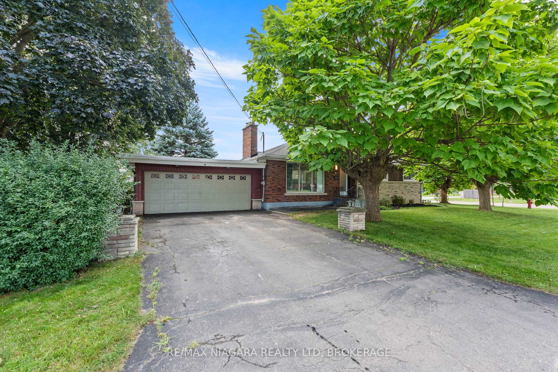 Photo 2 of 67 Maple Park Drive, Welland, Prince Charles — HOMEH