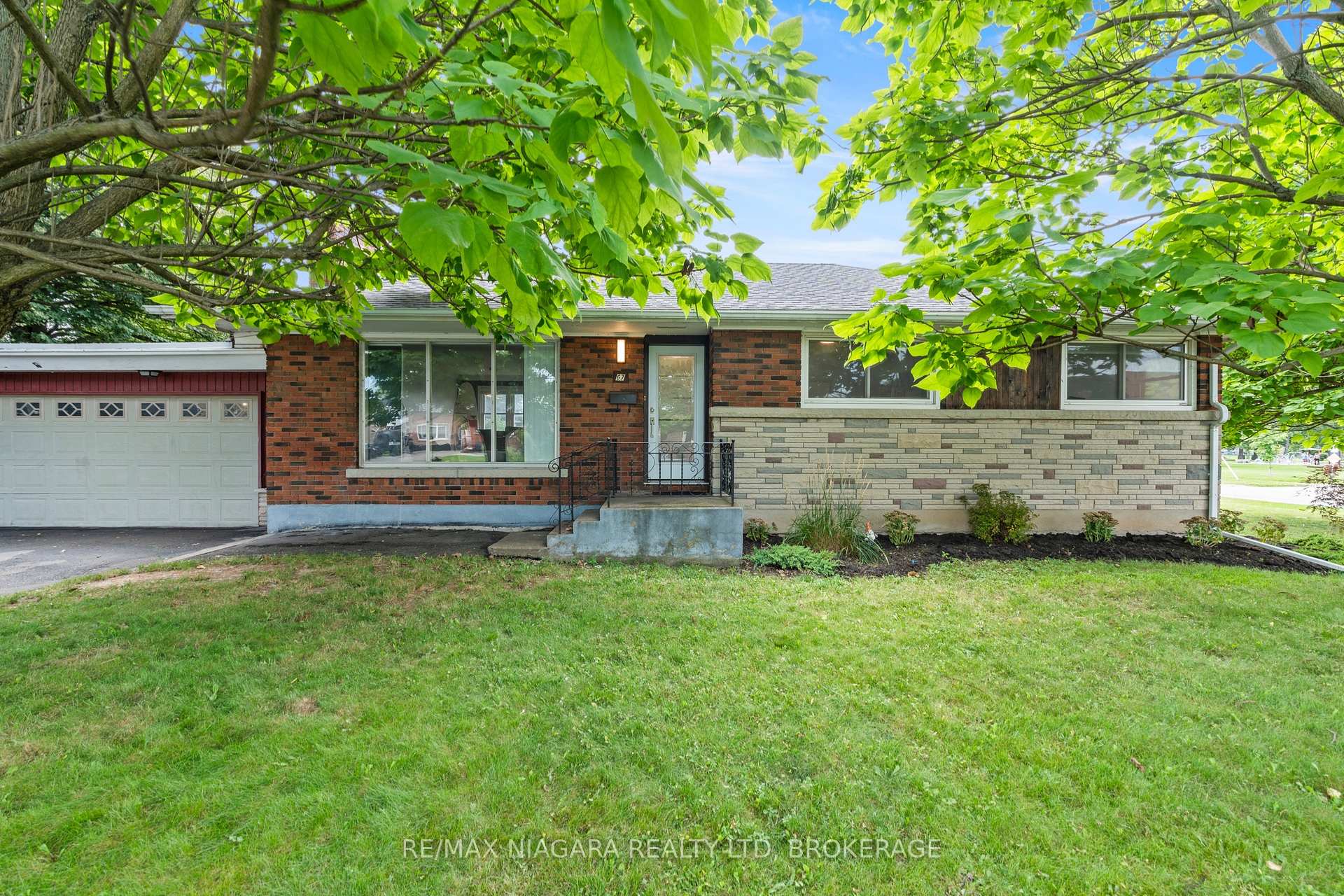 Photo 3 of 67 Maple Park Drive, Welland, Prince Charles — HOMEH