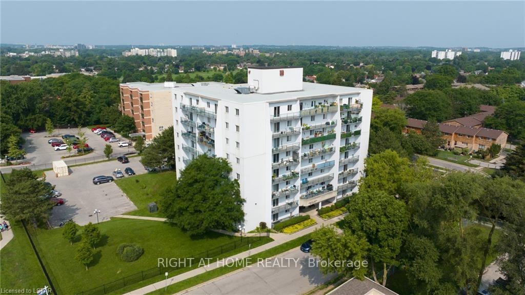 Photo of Unit 801, 986 Huron Street
